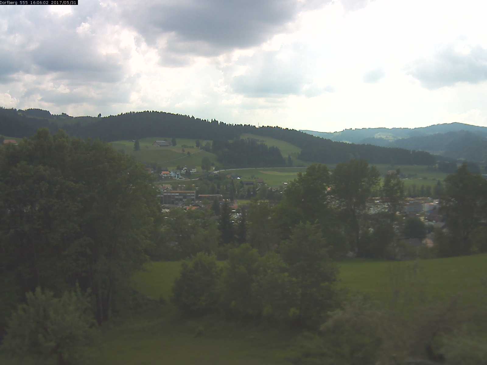 Webcam-Bild: Aussicht vom Dorfberg in Langnau 20170531-160601