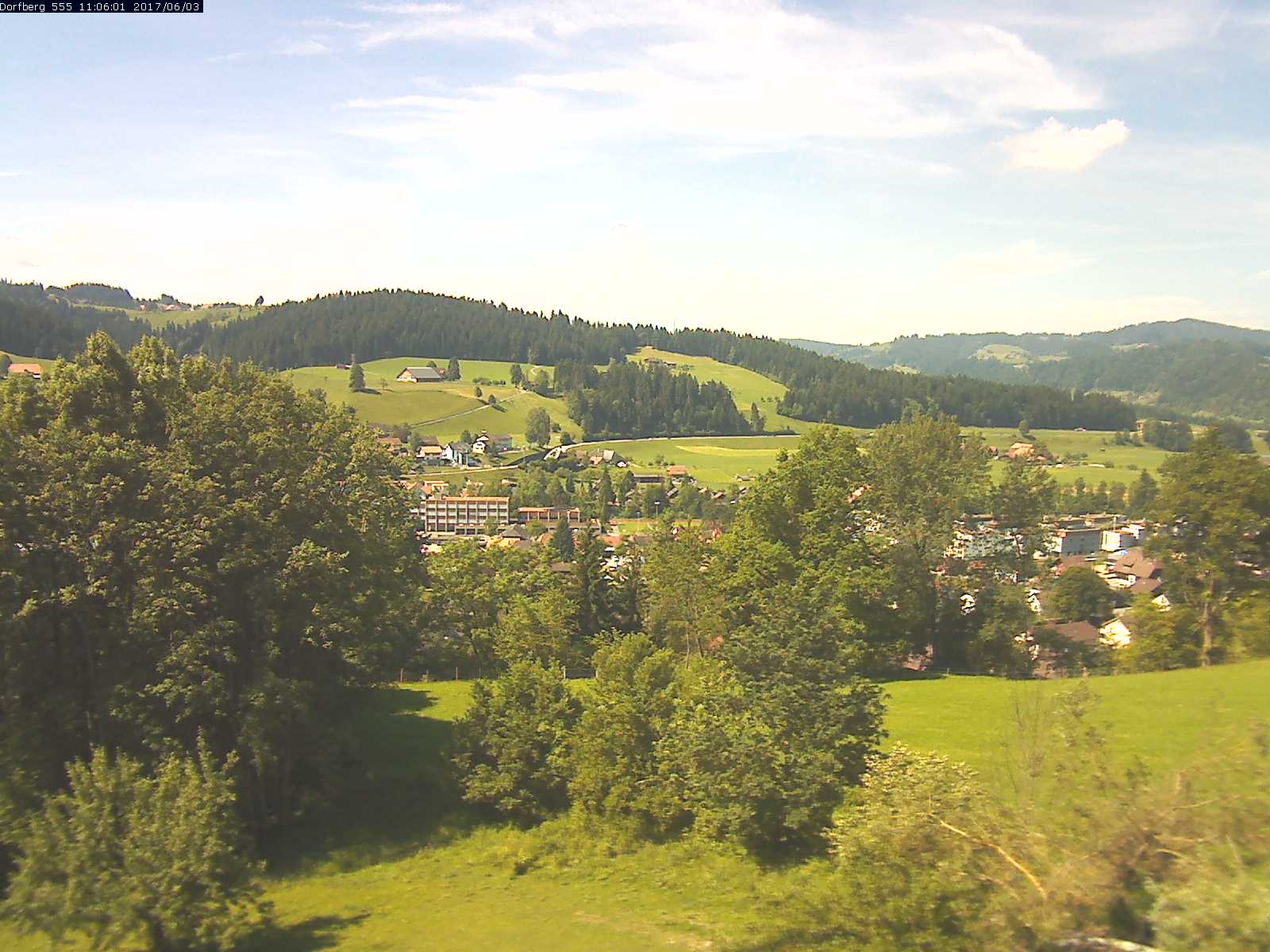Webcam-Bild: Aussicht vom Dorfberg in Langnau 20170603-110601