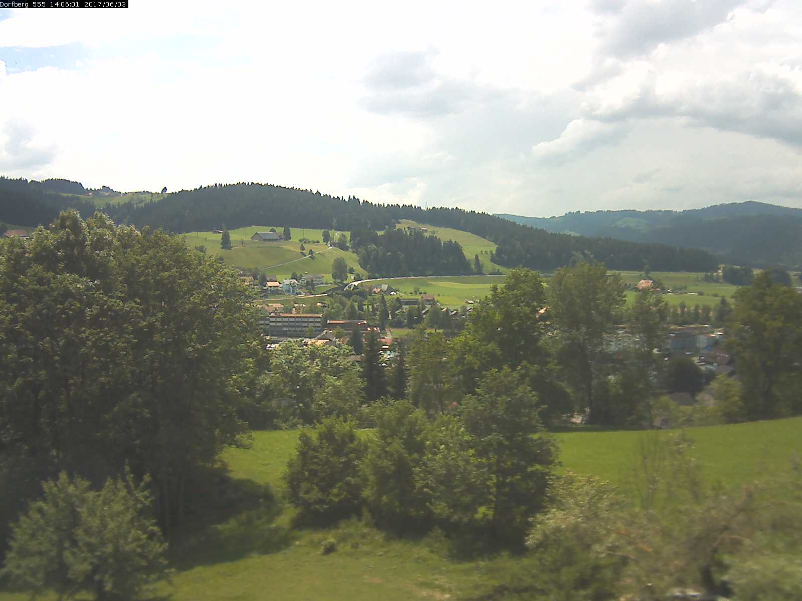 Webcam-Bild: Aussicht vom Dorfberg in Langnau 20170603-140601