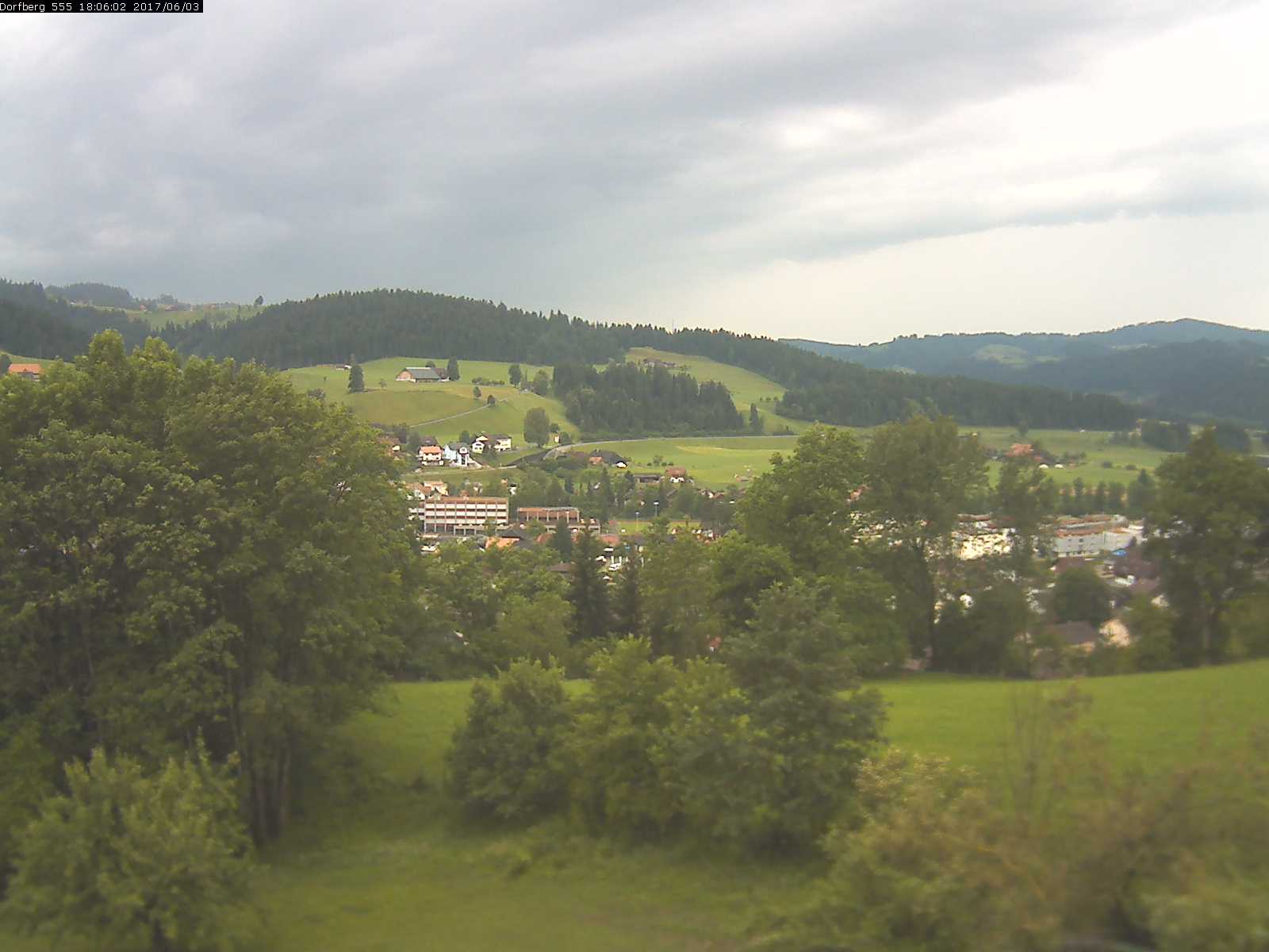 Webcam-Bild: Aussicht vom Dorfberg in Langnau 20170603-180601
