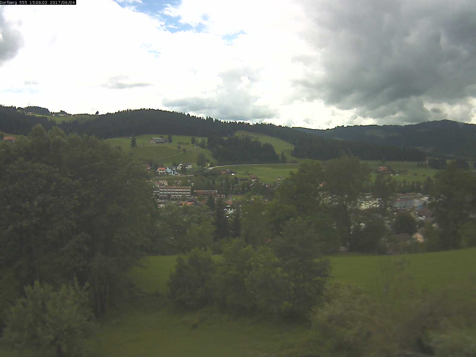 Webcam-Bild: Aussicht vom Dorfberg in Langnau 20170604-150601