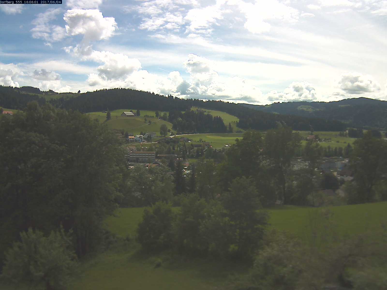 Webcam-Bild: Aussicht vom Dorfberg in Langnau 20170604-160601