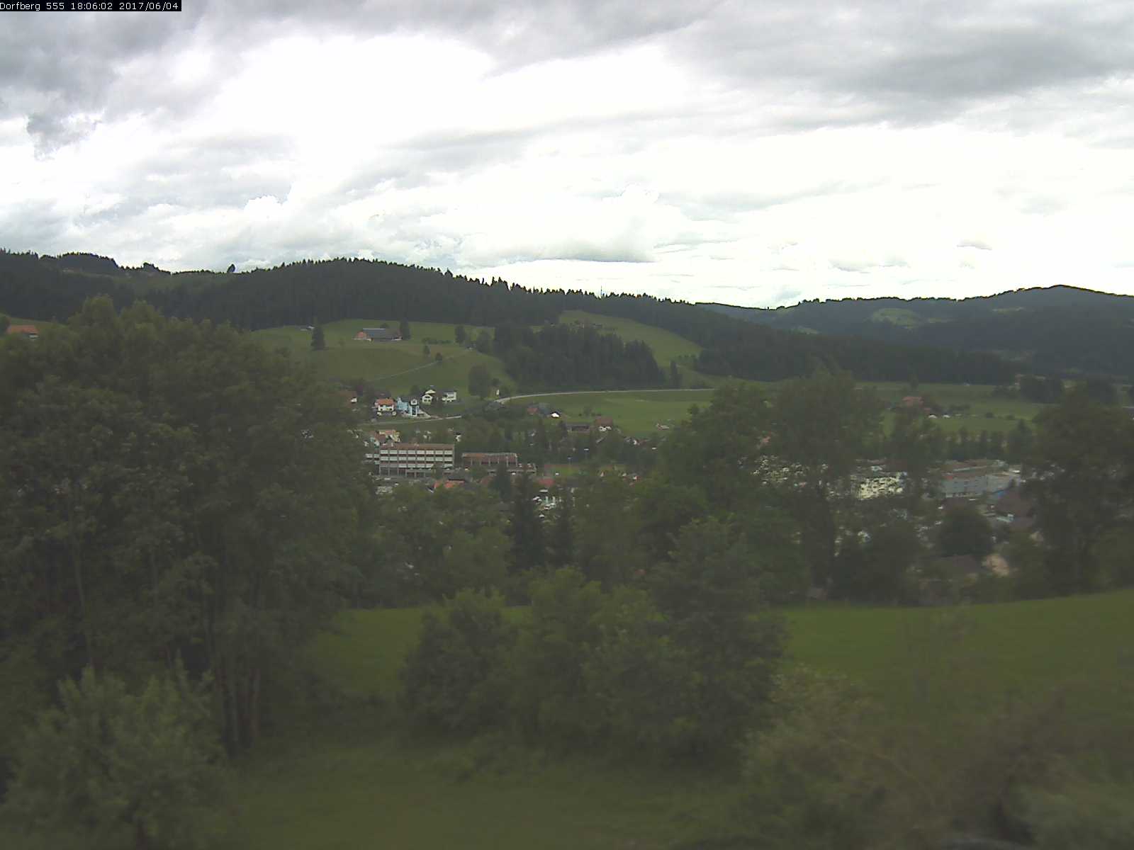 Webcam-Bild: Aussicht vom Dorfberg in Langnau 20170604-180601