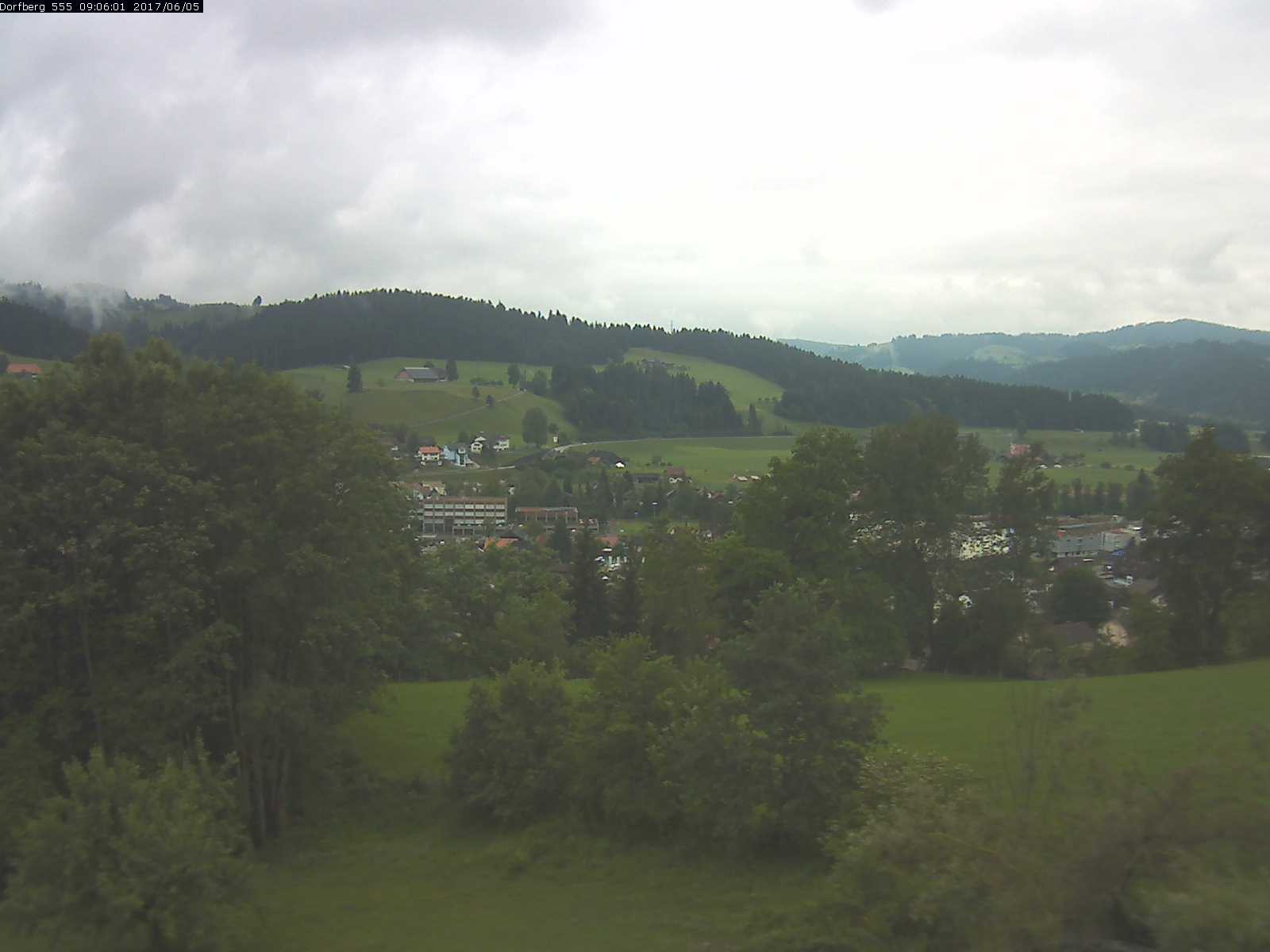 Webcam-Bild: Aussicht vom Dorfberg in Langnau 20170605-090601