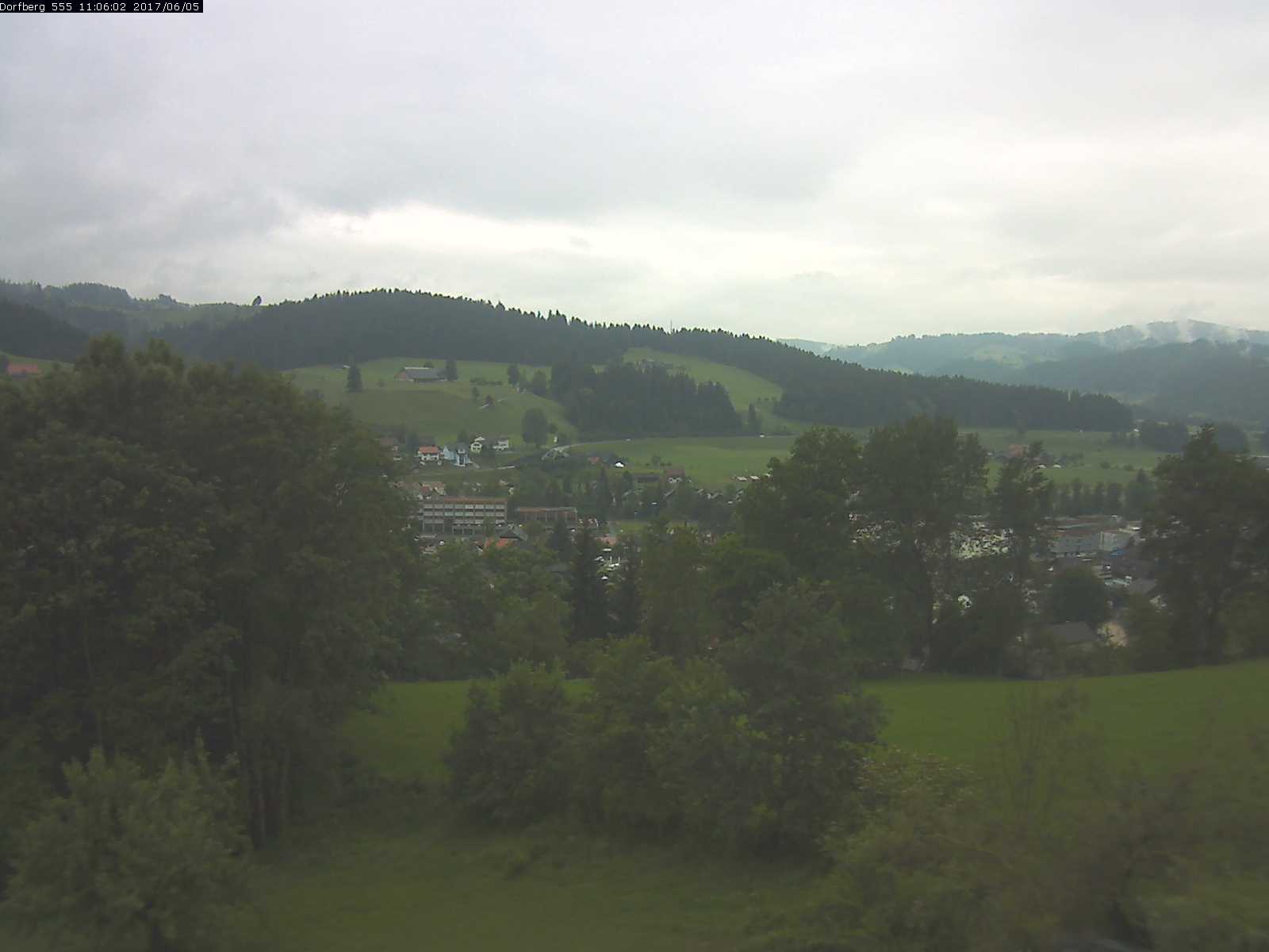 Webcam-Bild: Aussicht vom Dorfberg in Langnau 20170605-110601