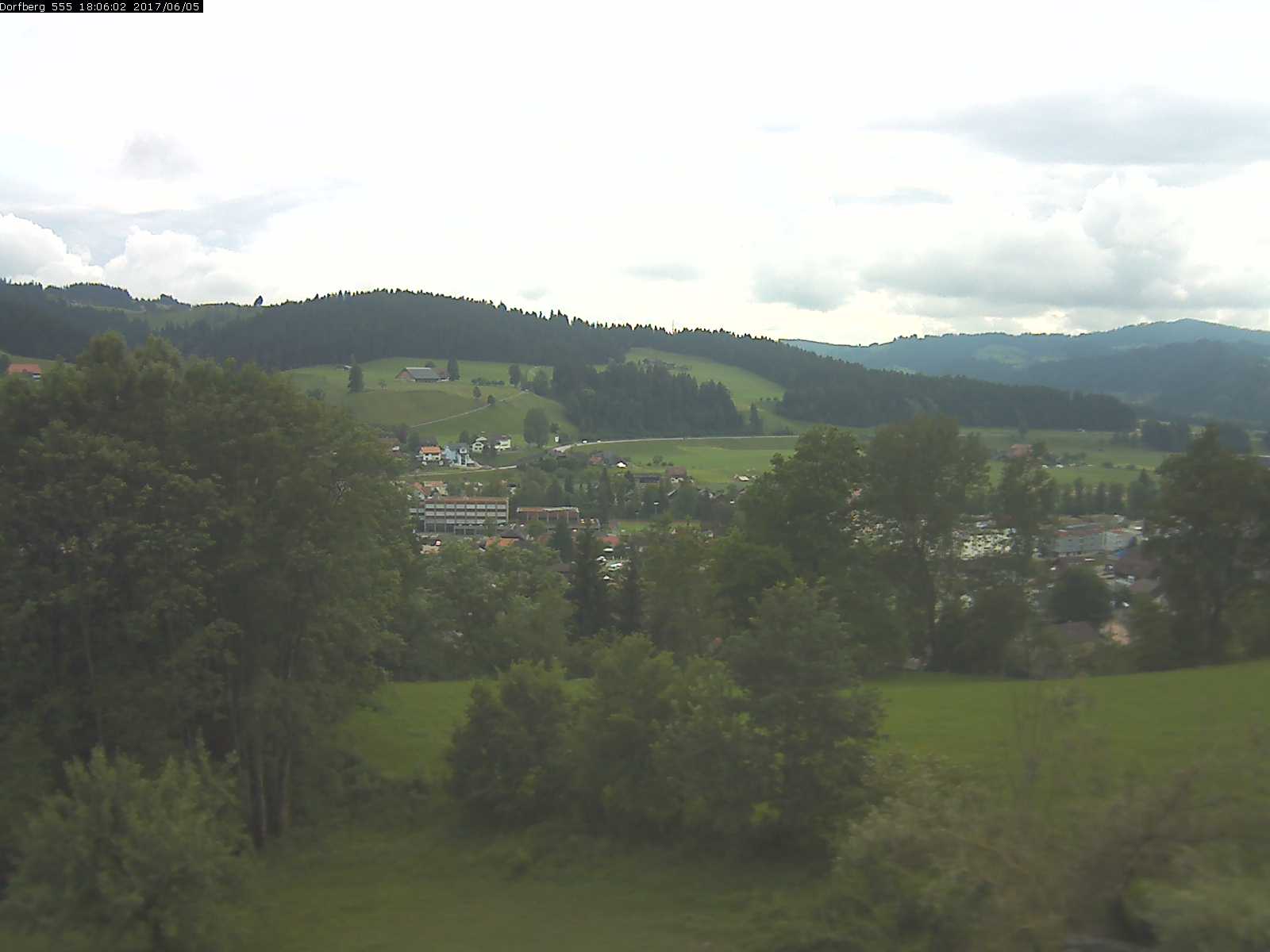Webcam-Bild: Aussicht vom Dorfberg in Langnau 20170605-180601