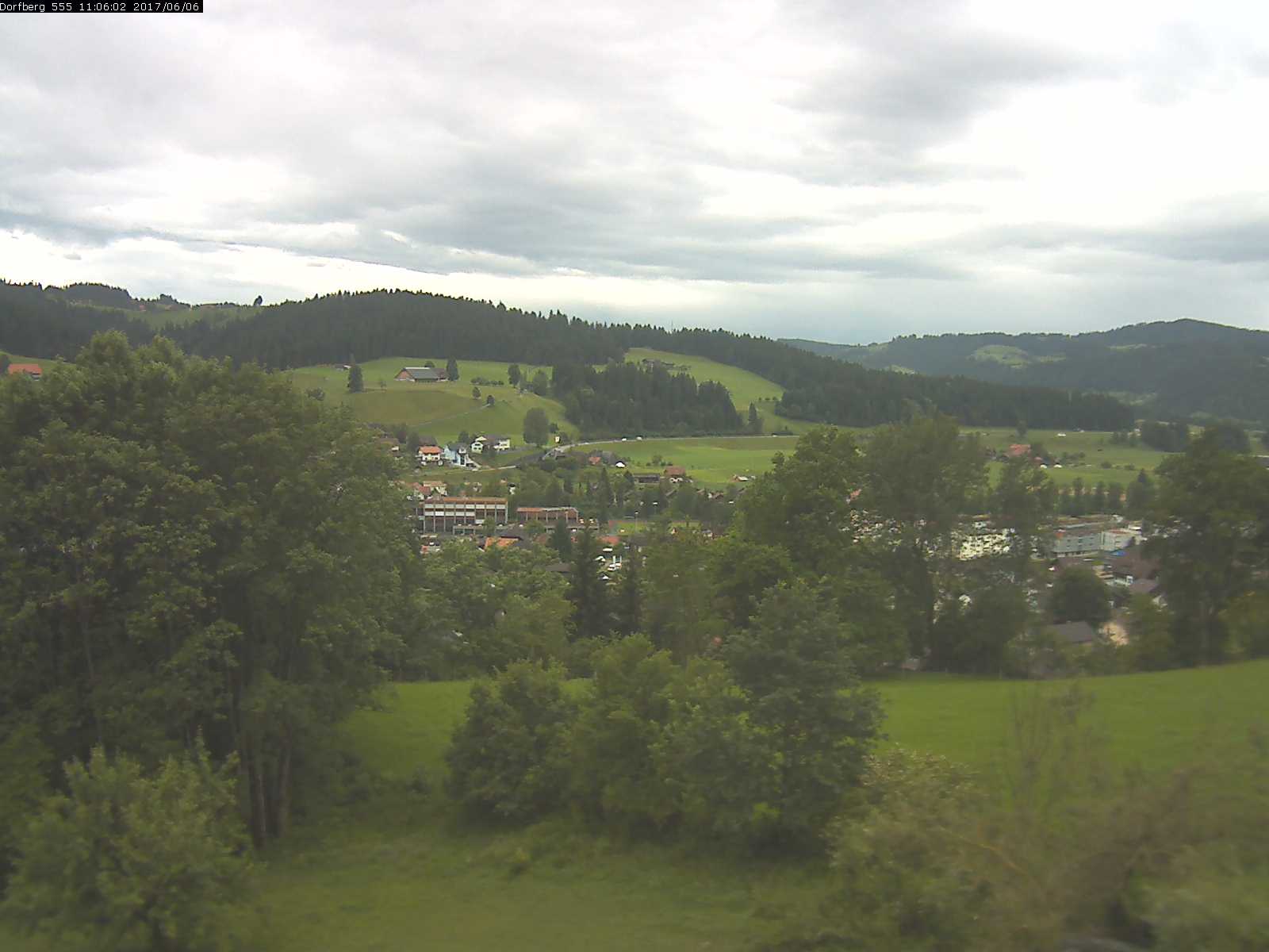 Webcam-Bild: Aussicht vom Dorfberg in Langnau 20170606-110601