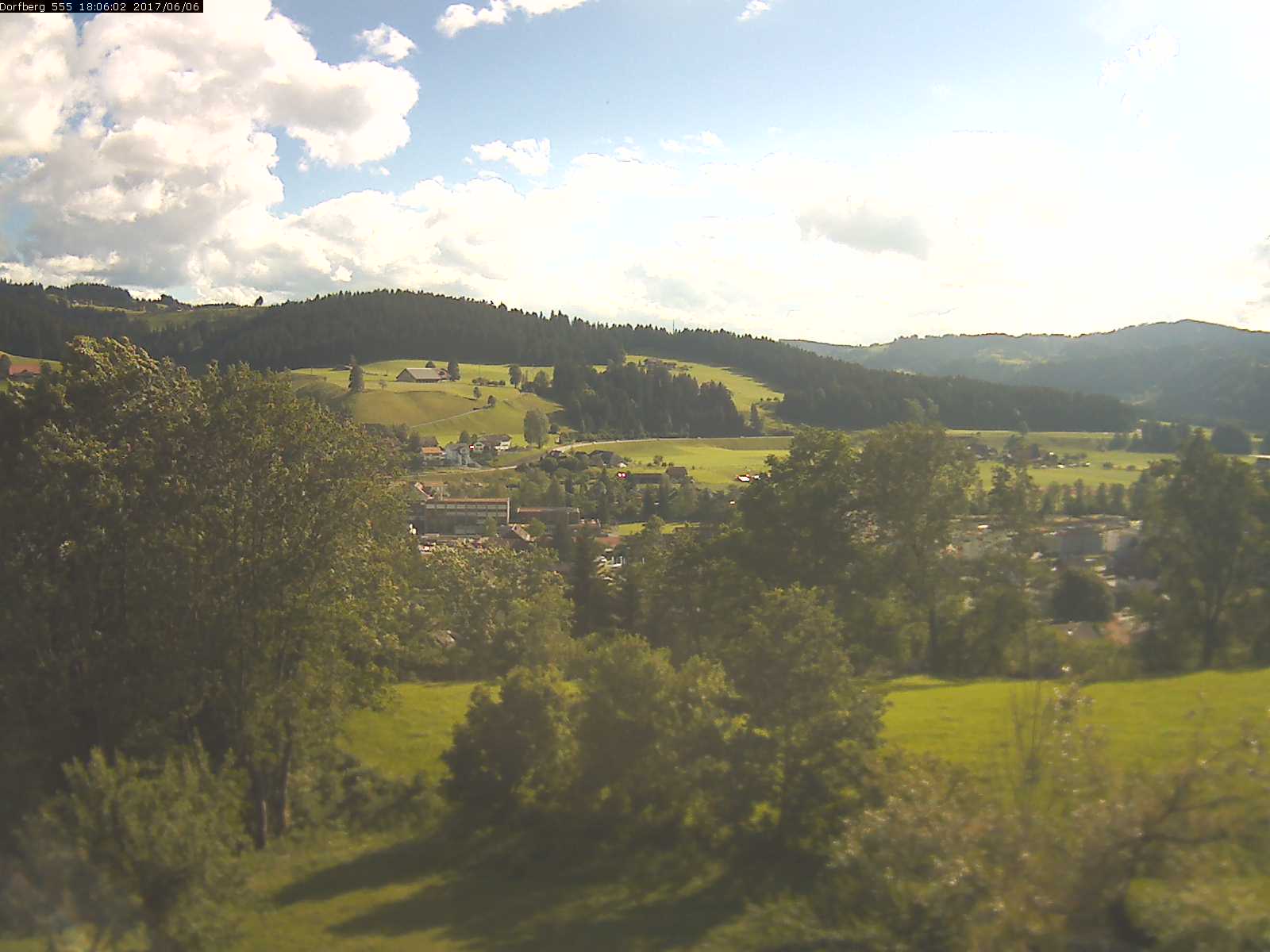 Webcam-Bild: Aussicht vom Dorfberg in Langnau 20170606-180601