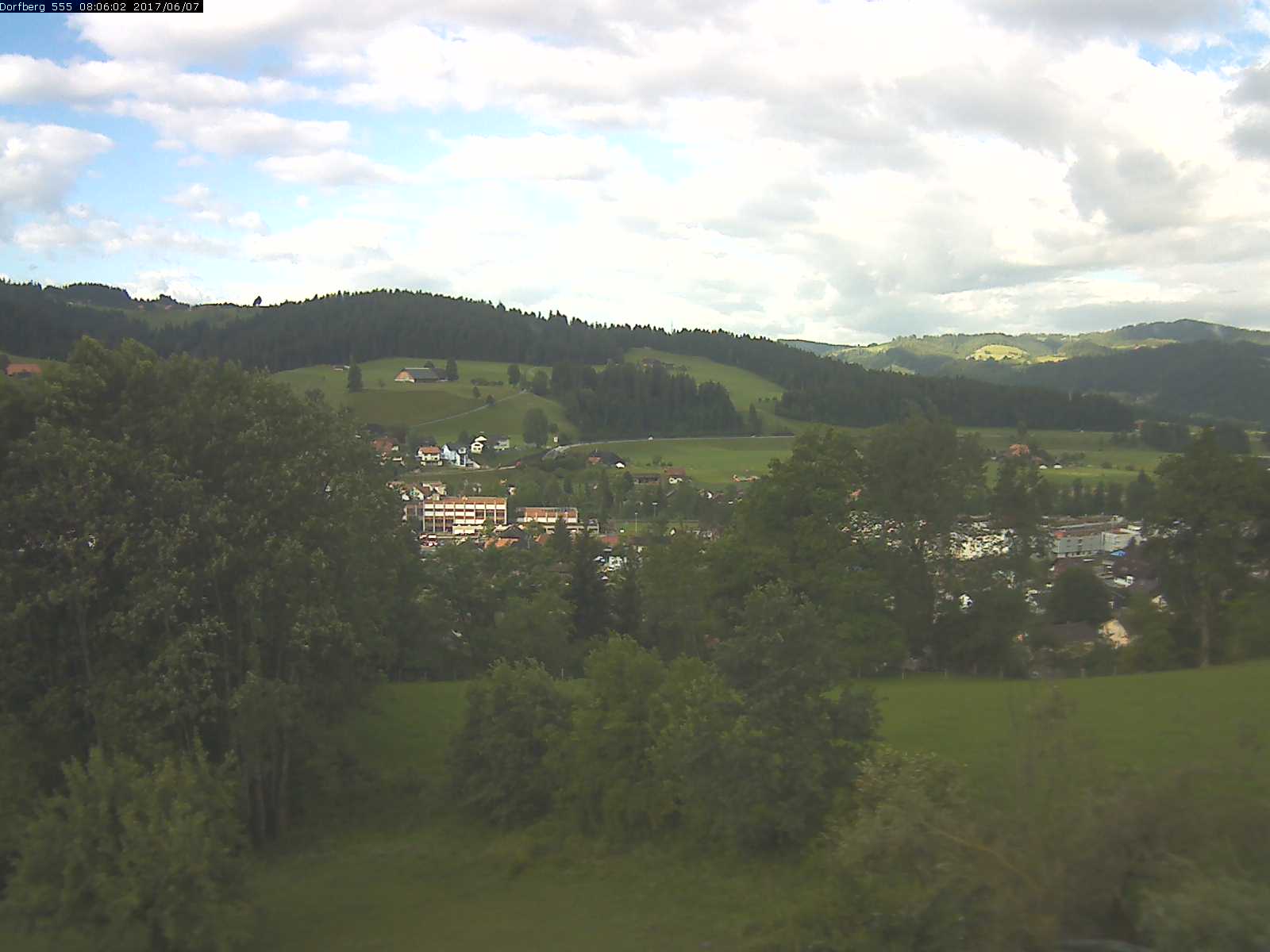 Webcam-Bild: Aussicht vom Dorfberg in Langnau 20170607-080601