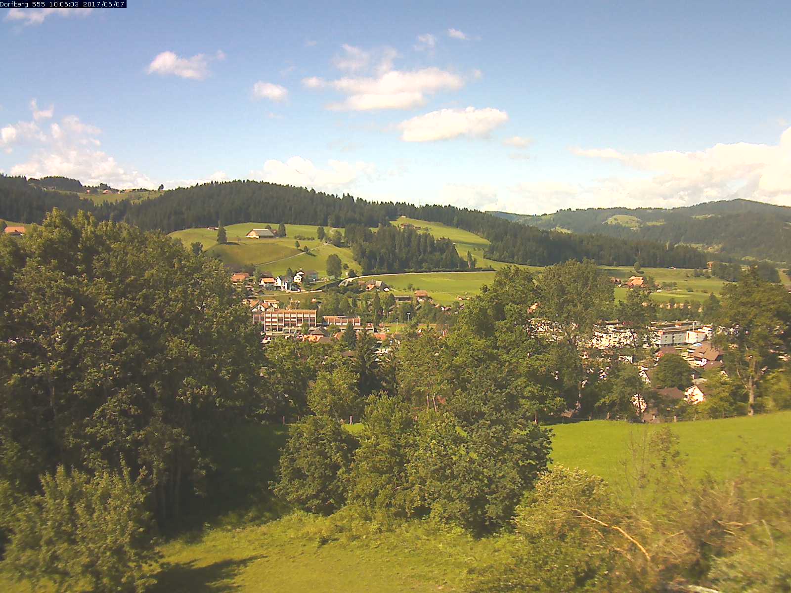 Webcam-Bild: Aussicht vom Dorfberg in Langnau 20170607-100602