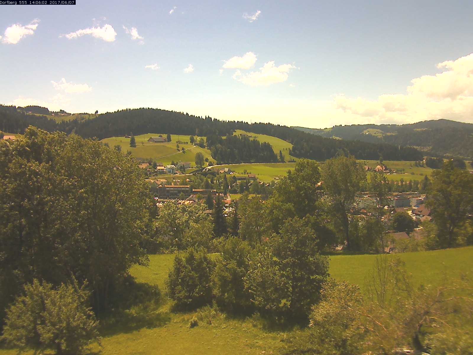 Webcam-Bild: Aussicht vom Dorfberg in Langnau 20170607-140601