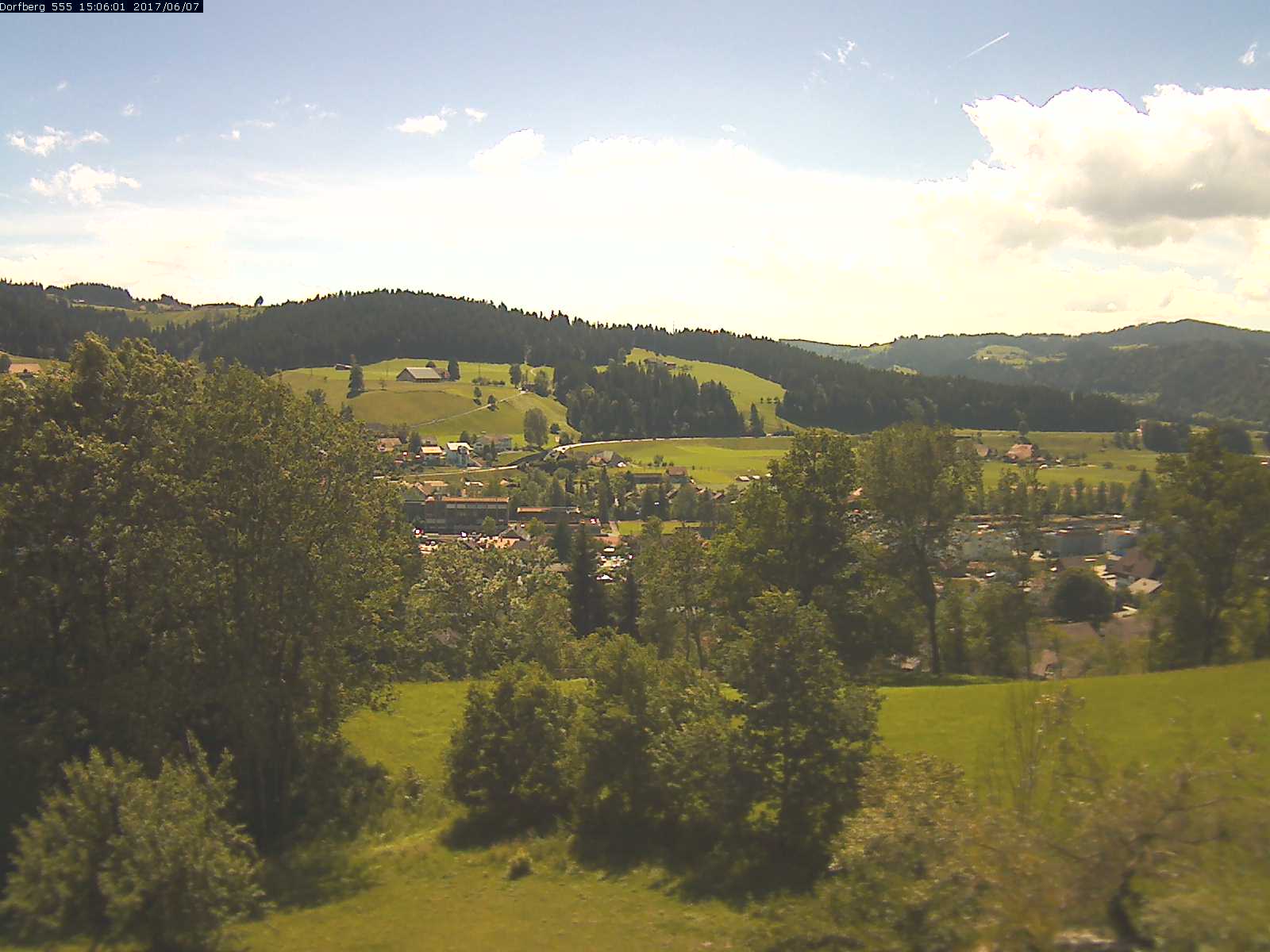 Webcam-Bild: Aussicht vom Dorfberg in Langnau 20170607-150601