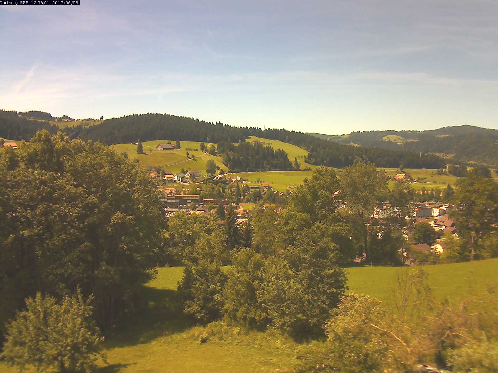 Webcam-Bild: Aussicht vom Dorfberg in Langnau 20170608-120601