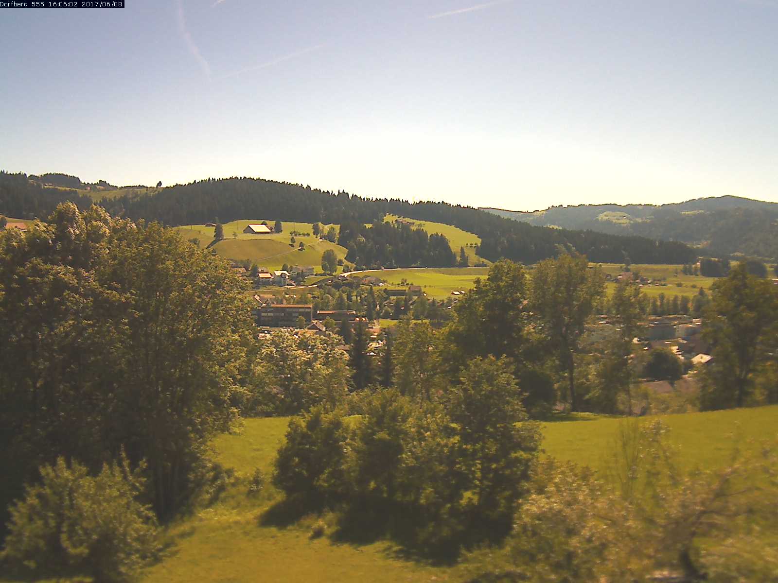 Webcam-Bild: Aussicht vom Dorfberg in Langnau 20170608-160601