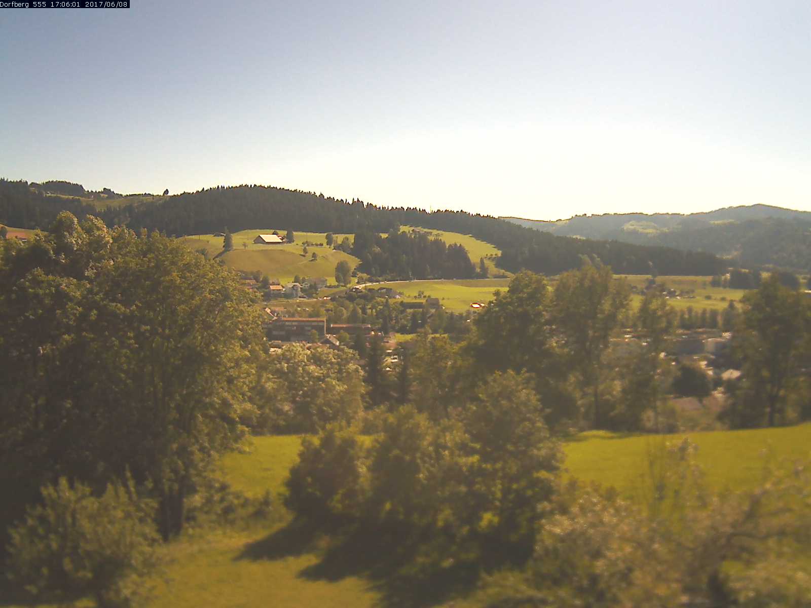 Webcam-Bild: Aussicht vom Dorfberg in Langnau 20170608-170601