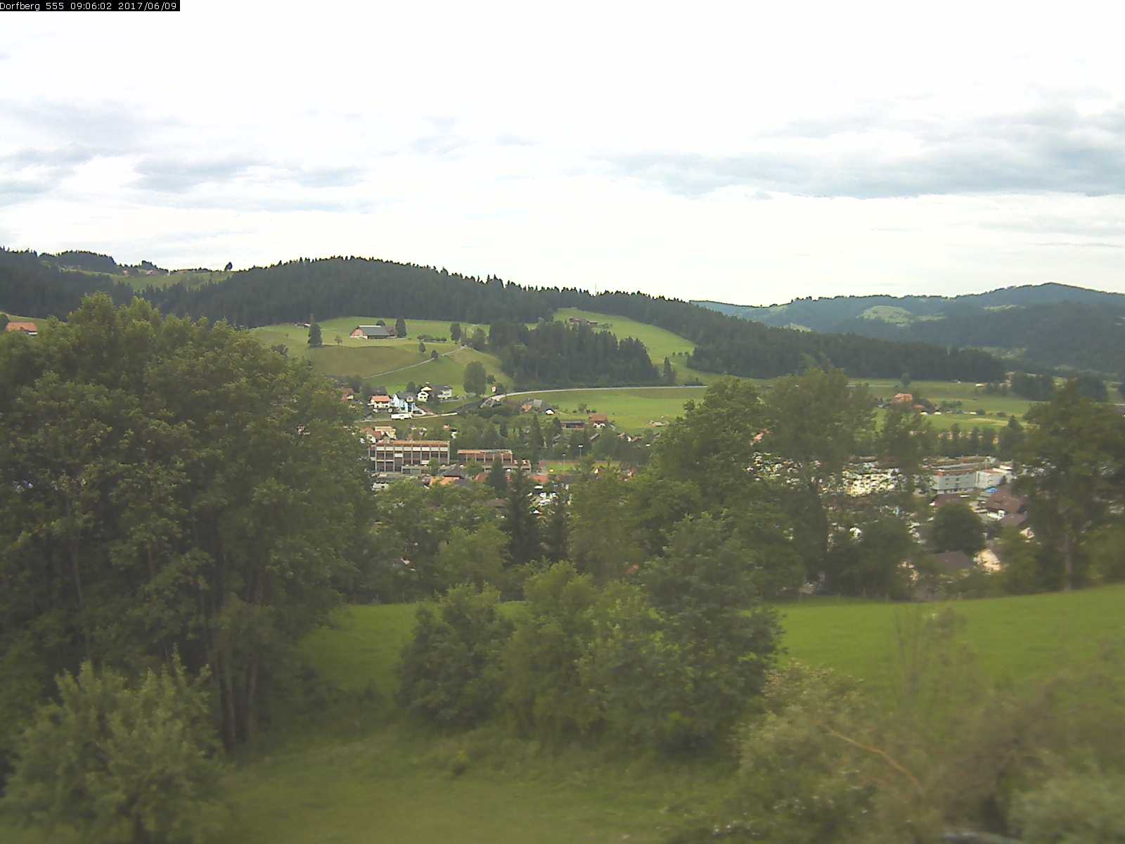 Webcam-Bild: Aussicht vom Dorfberg in Langnau 20170609-090601