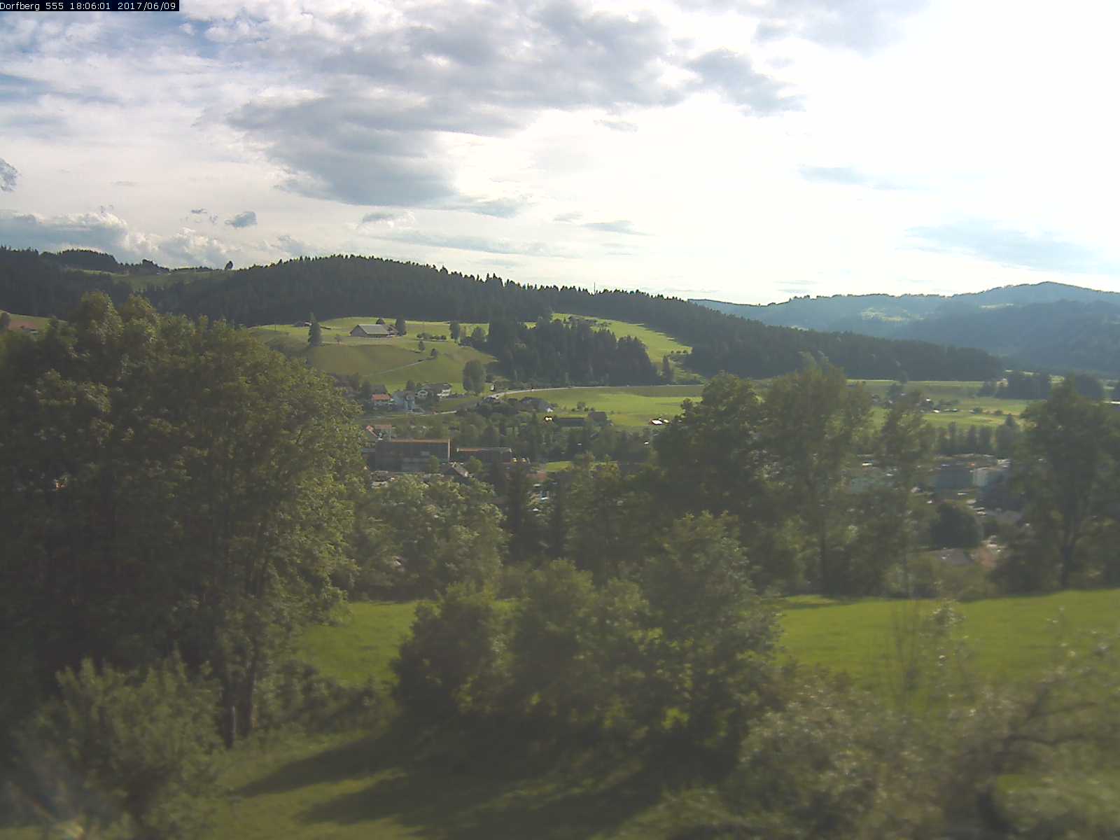 Webcam-Bild: Aussicht vom Dorfberg in Langnau 20170609-180601