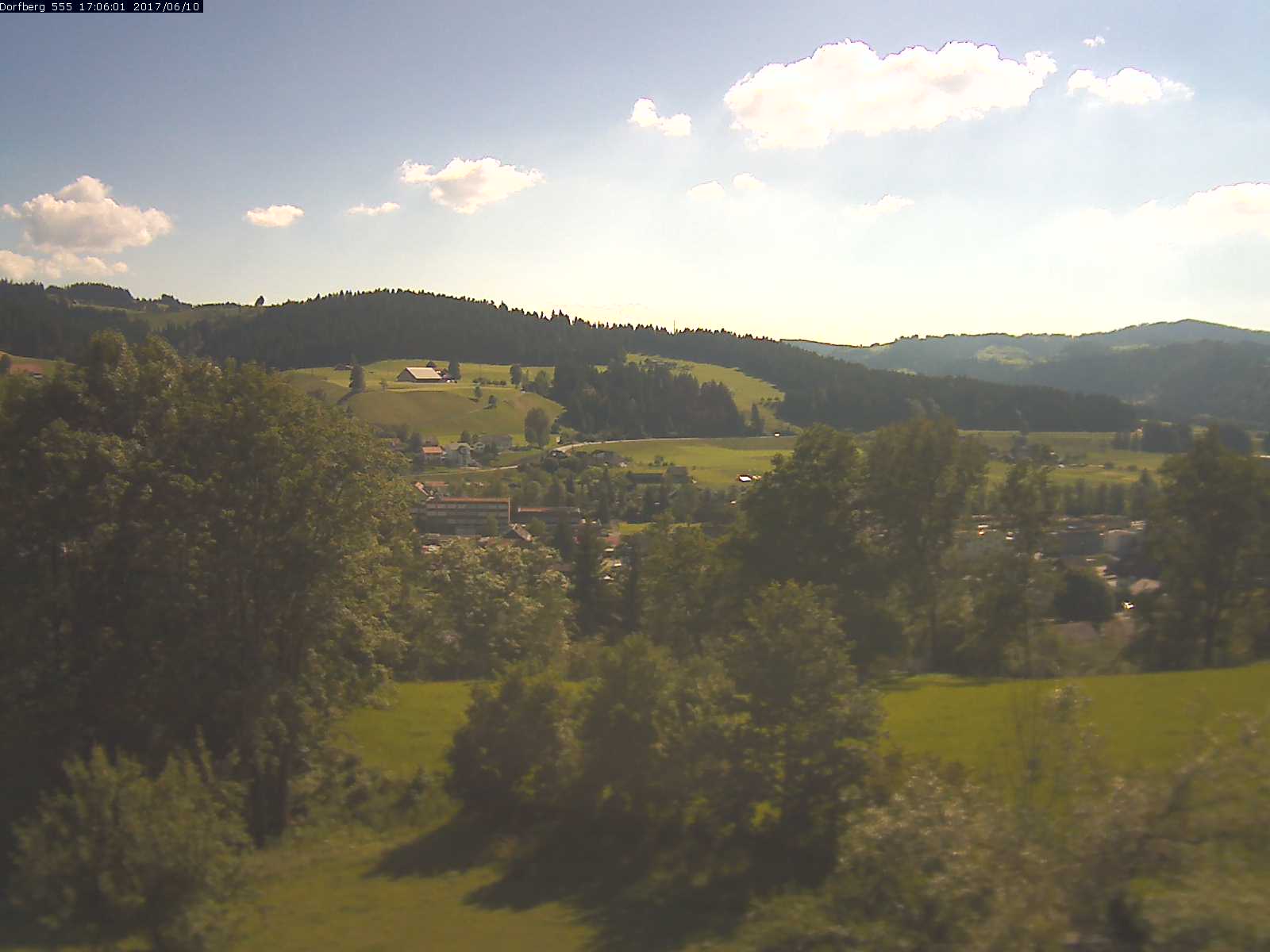 Webcam-Bild: Aussicht vom Dorfberg in Langnau 20170610-170601