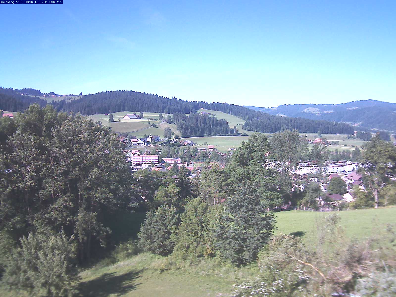 Webcam-Bild: Aussicht vom Dorfberg in Langnau 20170611-090601