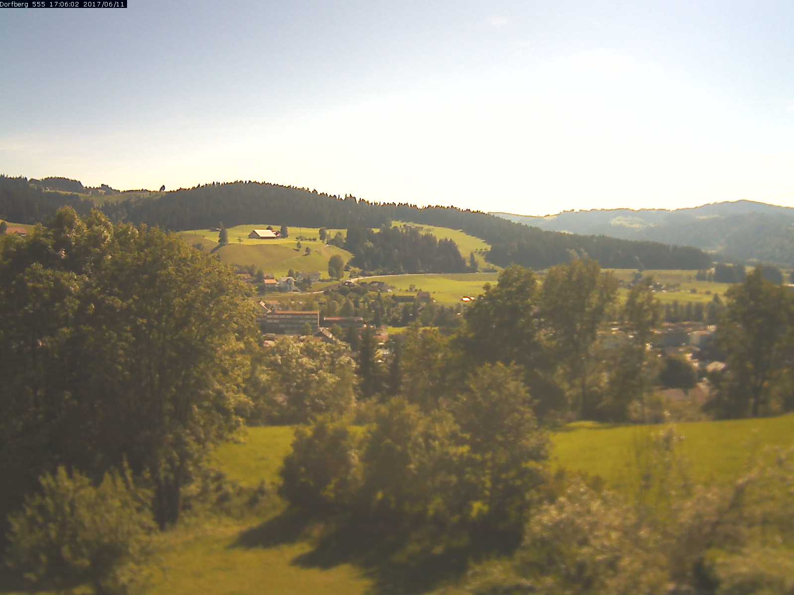 Webcam-Bild: Aussicht vom Dorfberg in Langnau 20170611-170601
