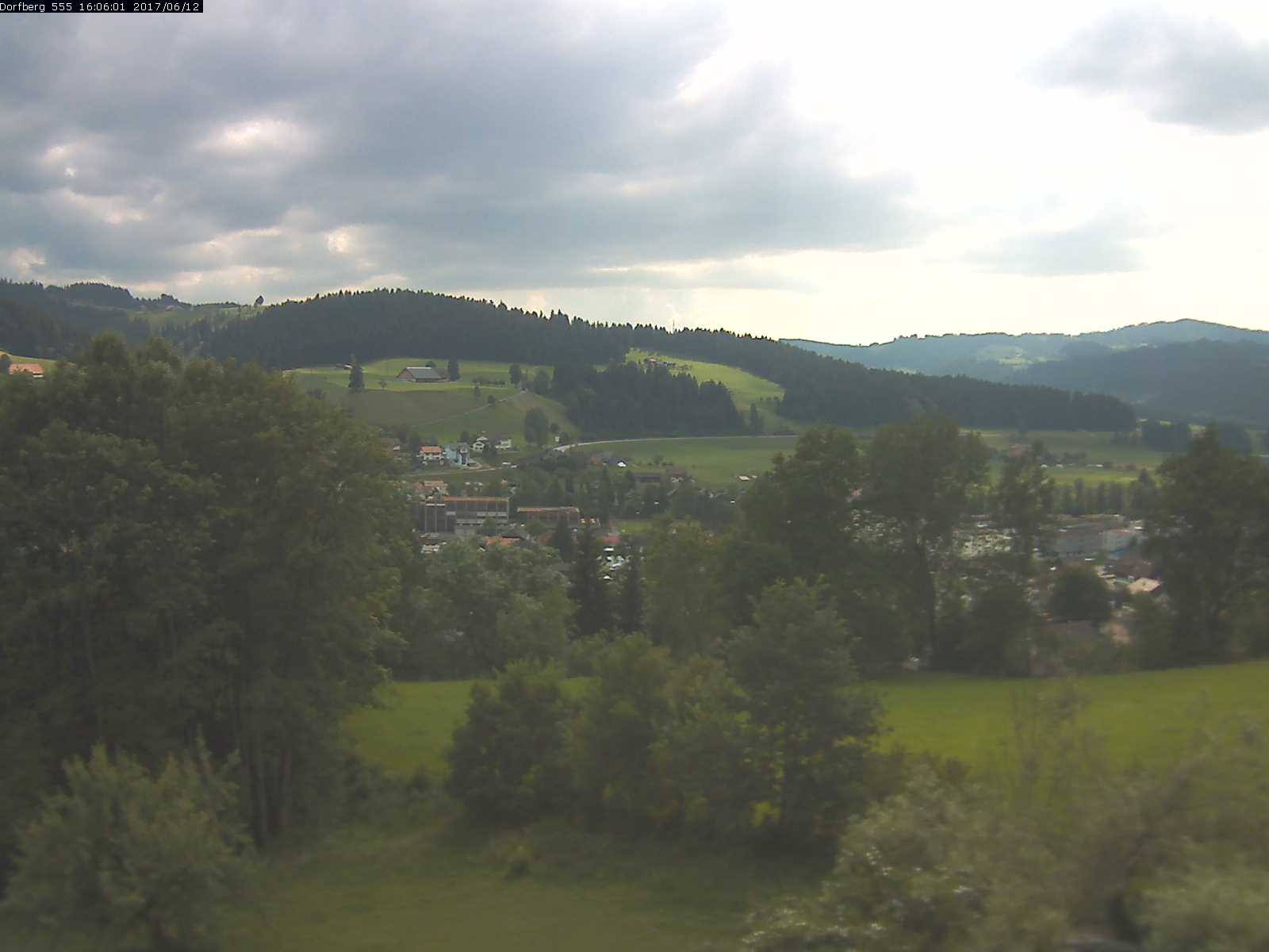Webcam-Bild: Aussicht vom Dorfberg in Langnau 20170612-160601