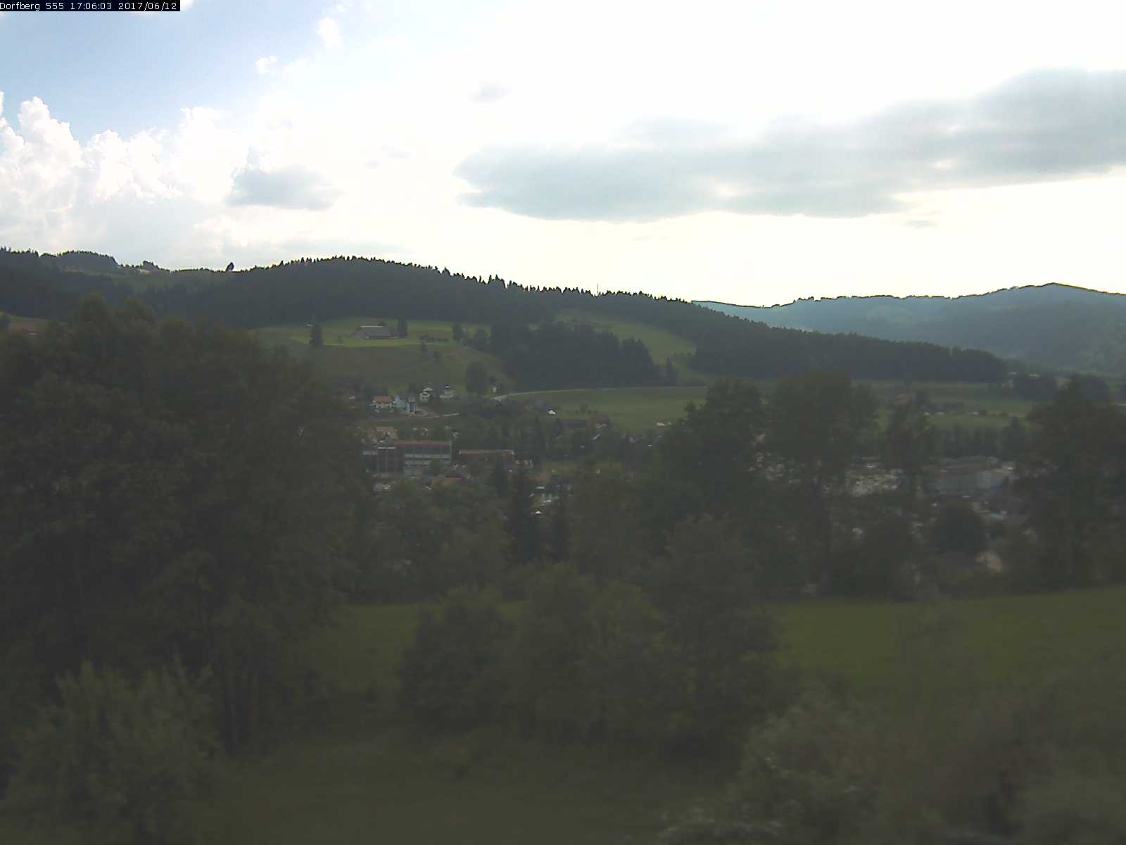 Webcam-Bild: Aussicht vom Dorfberg in Langnau 20170612-170601