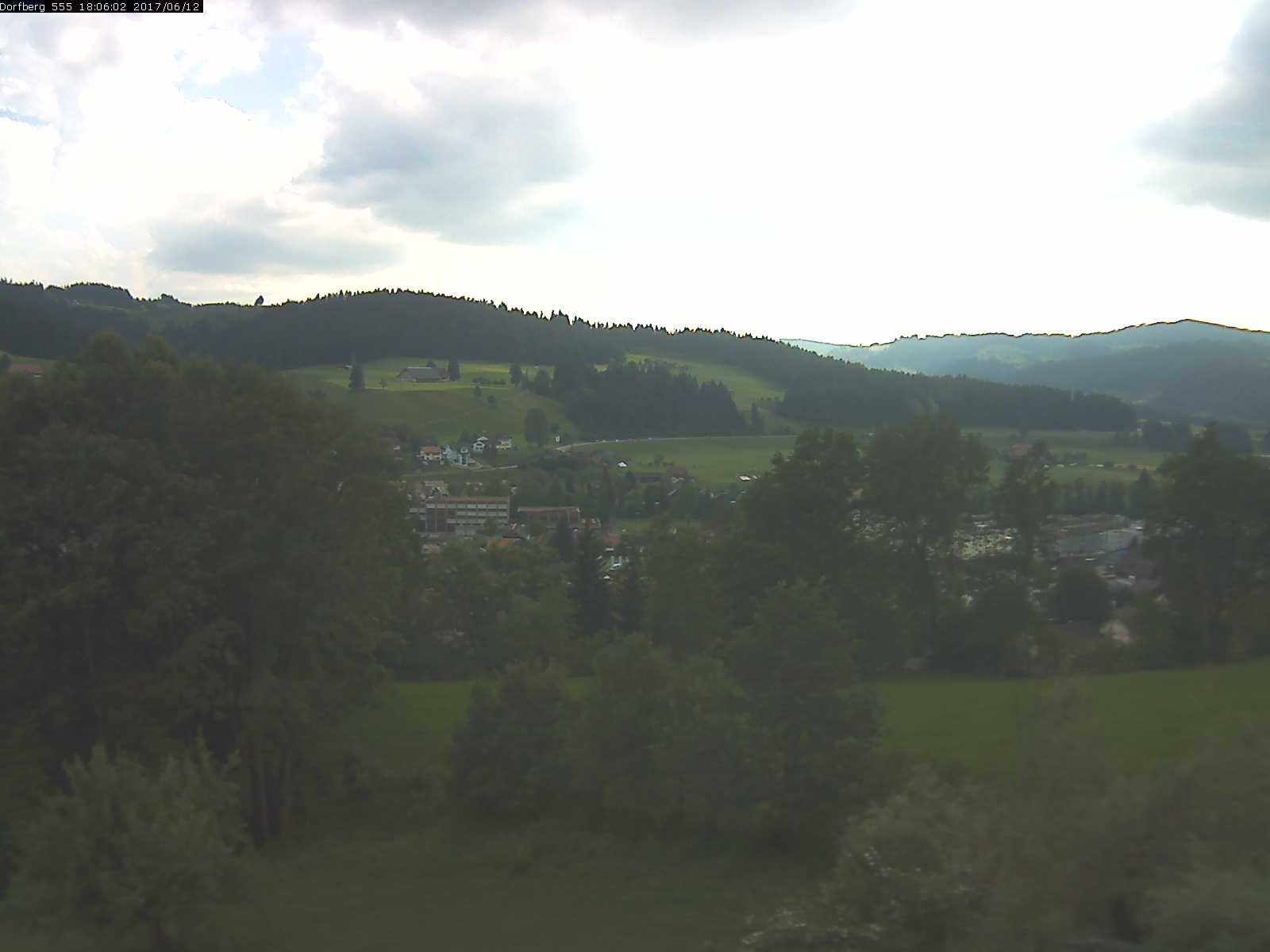 Webcam-Bild: Aussicht vom Dorfberg in Langnau 20170612-180601