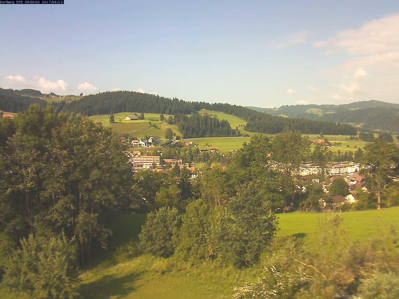 Webcam-Bild: Aussicht vom Dorfberg in Langnau 20170613-090601