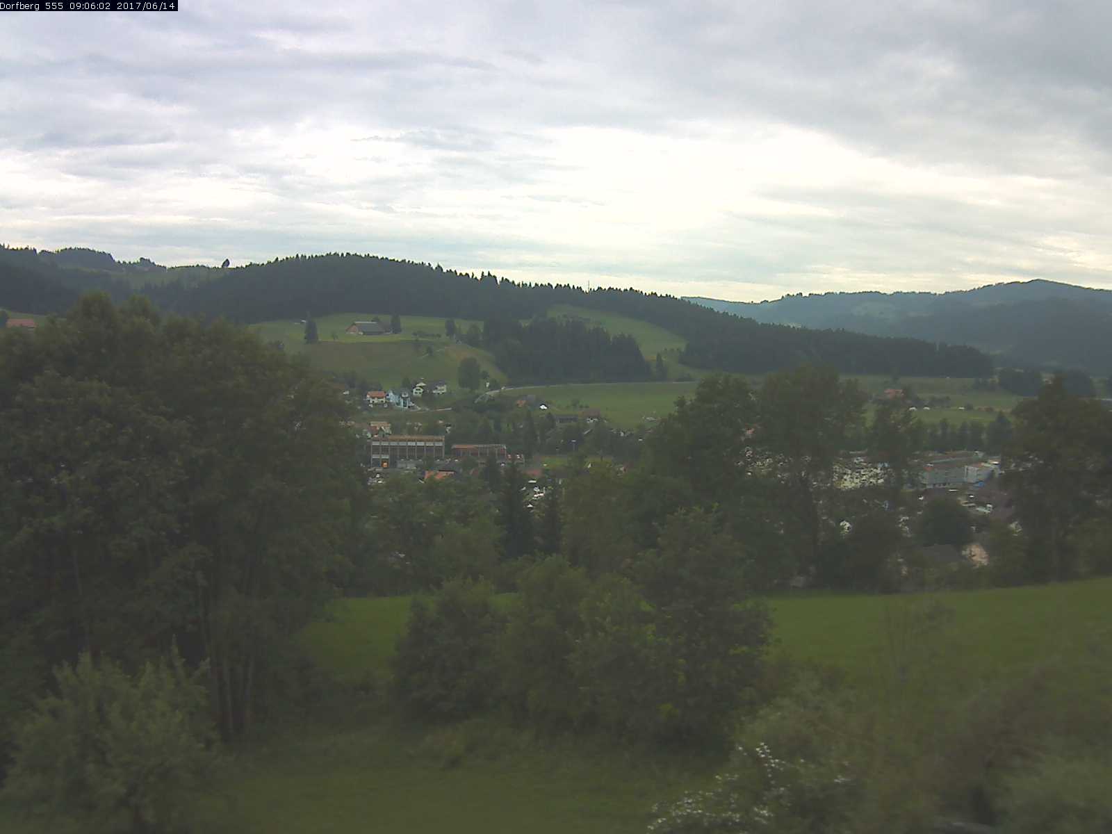 Webcam-Bild: Aussicht vom Dorfberg in Langnau 20170614-090601