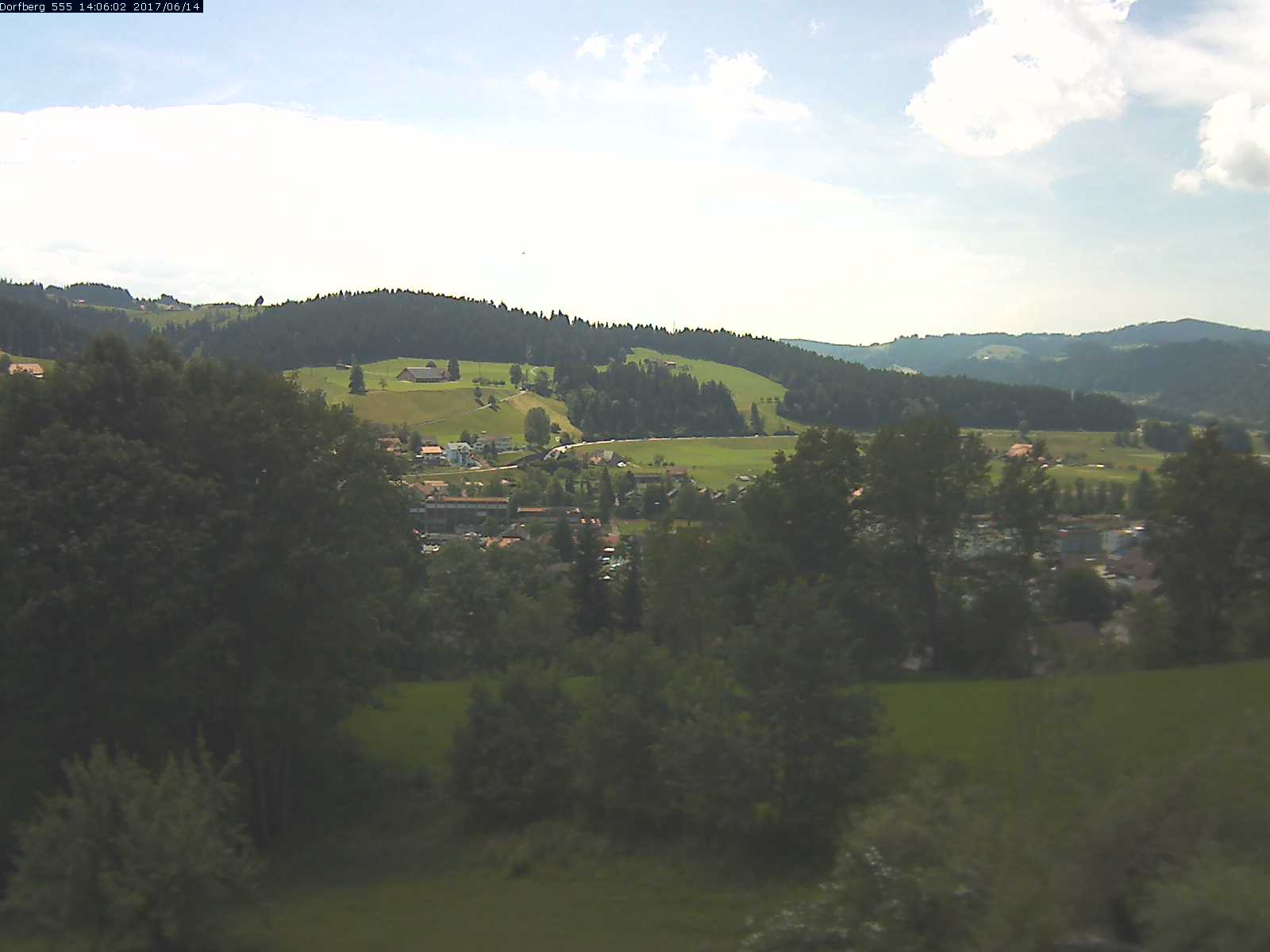 Webcam-Bild: Aussicht vom Dorfberg in Langnau 20170614-140601