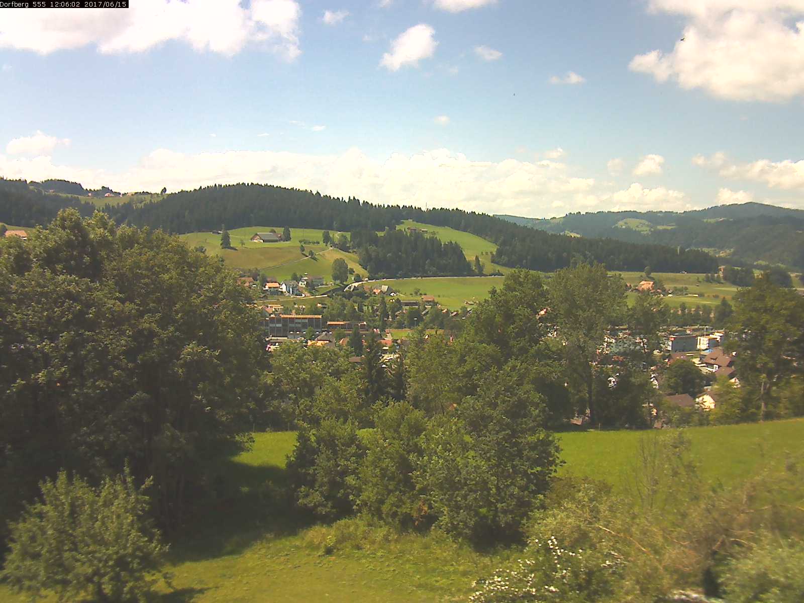 Webcam-Bild: Aussicht vom Dorfberg in Langnau 20170615-120601