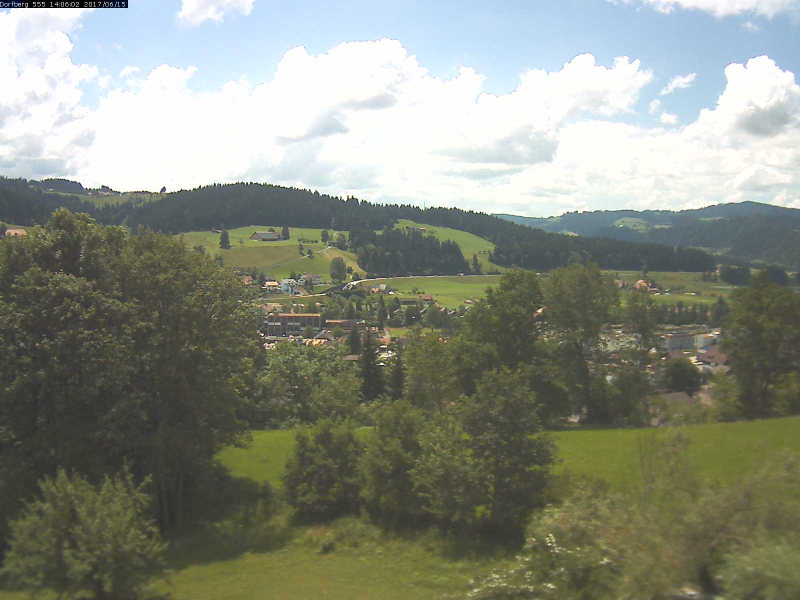 Webcam-Bild: Aussicht vom Dorfberg in Langnau 20170615-140601