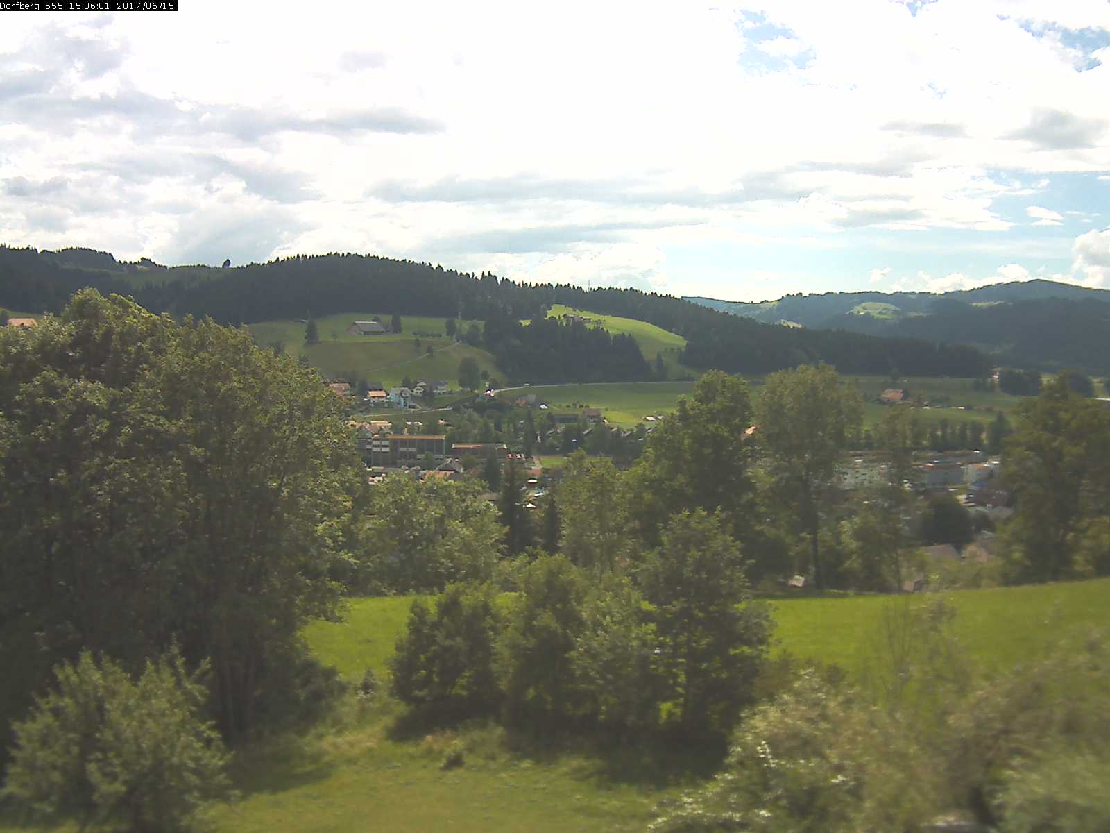 Webcam-Bild: Aussicht vom Dorfberg in Langnau 20170615-150601