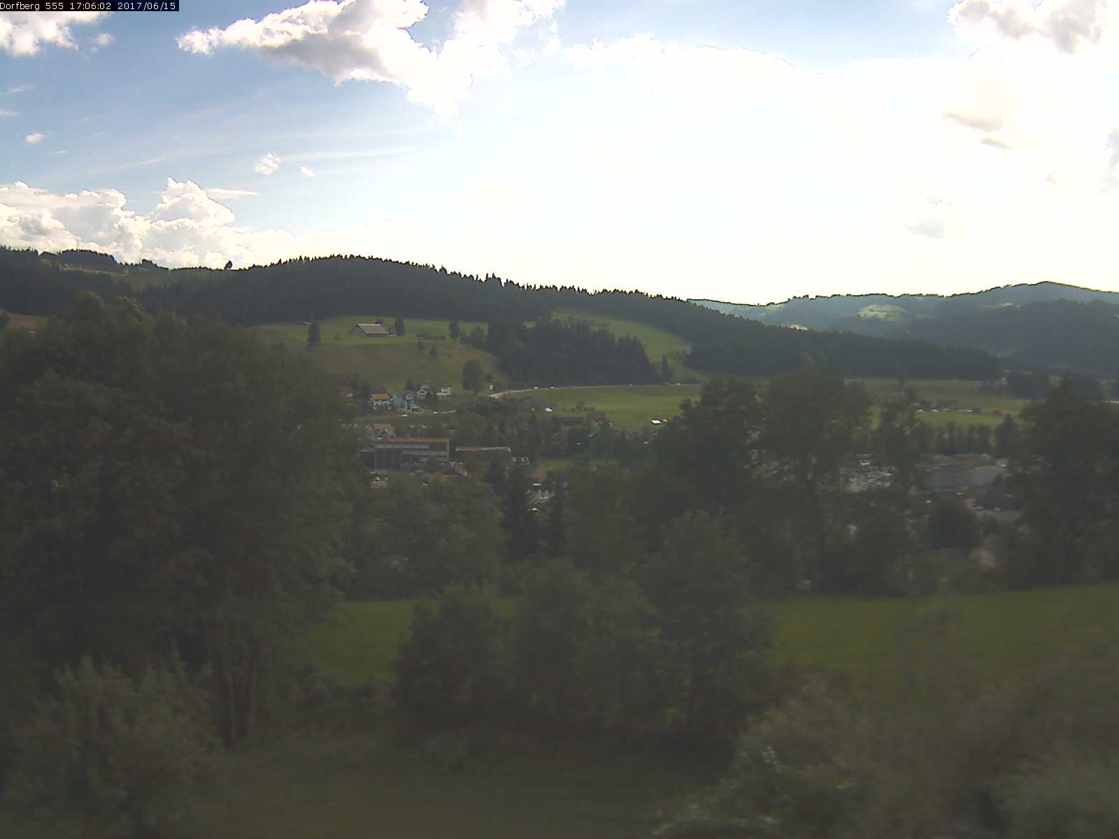 Webcam-Bild: Aussicht vom Dorfberg in Langnau 20170615-170601