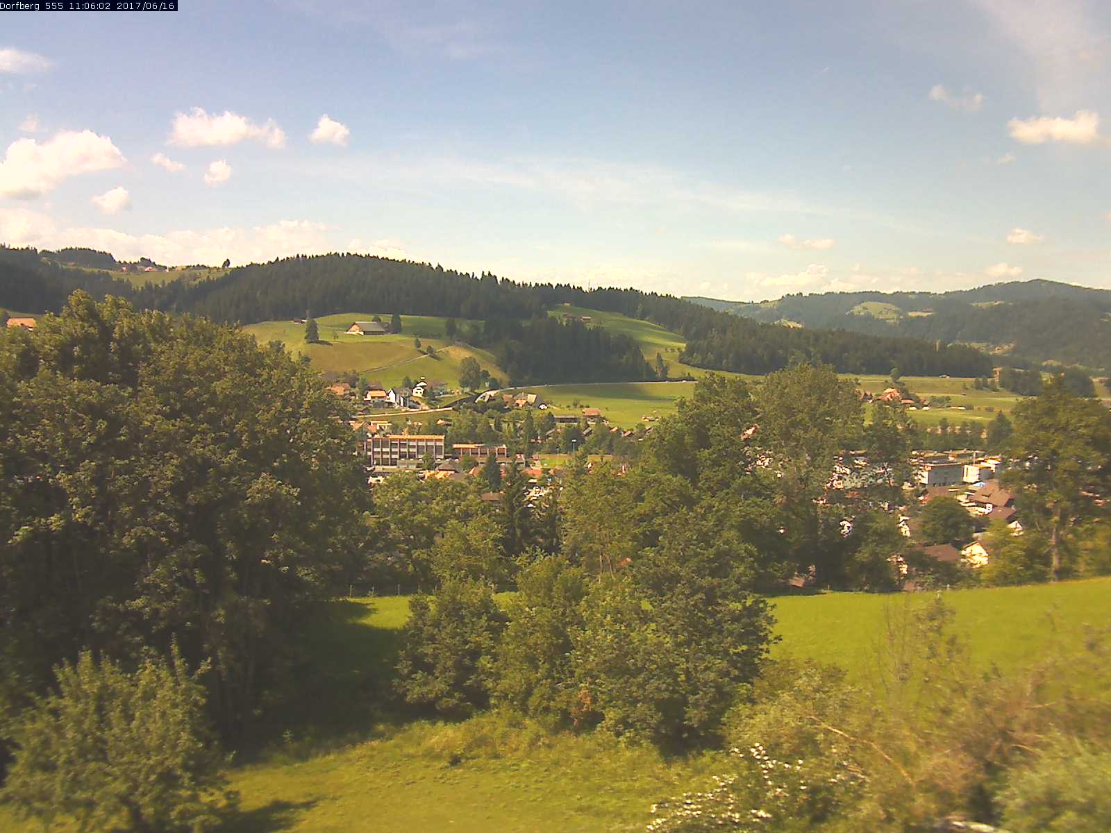 Webcam-Bild: Aussicht vom Dorfberg in Langnau 20170616-110601