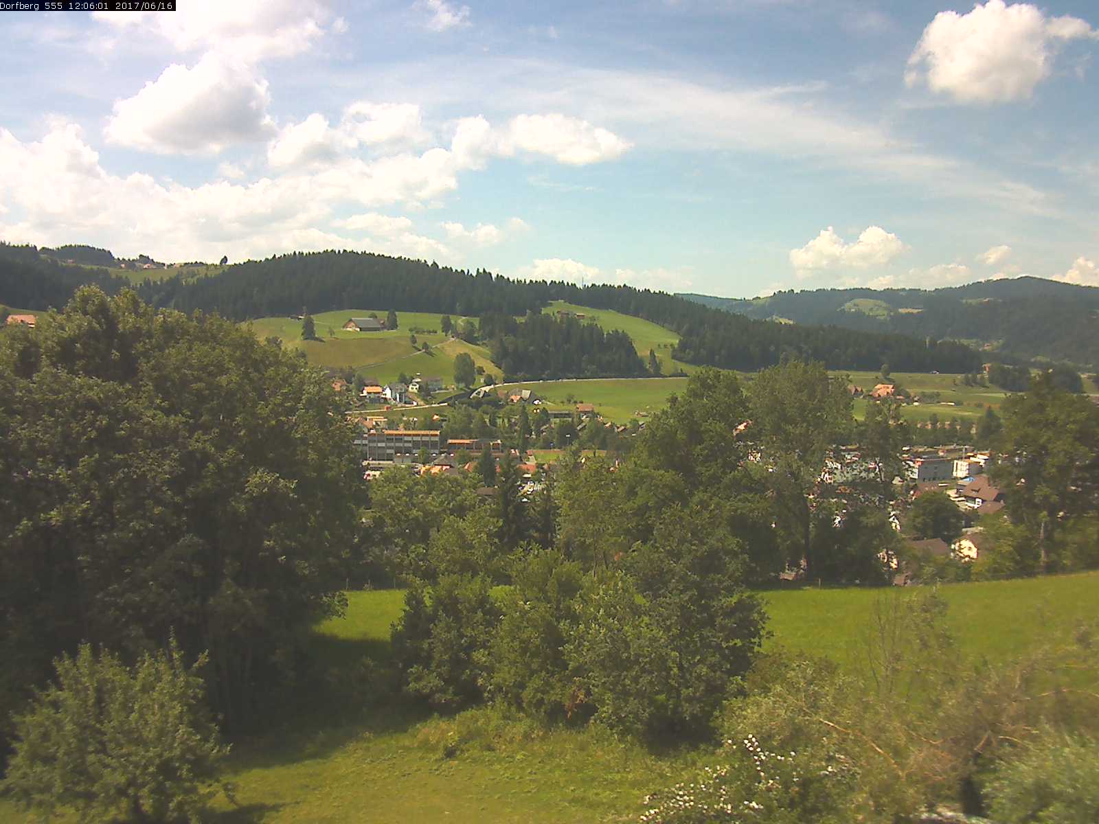 Webcam-Bild: Aussicht vom Dorfberg in Langnau 20170616-120601