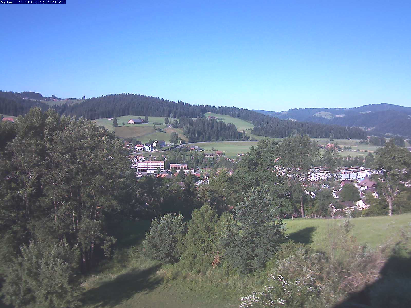 Webcam-Bild: Aussicht vom Dorfberg in Langnau 20170618-080601