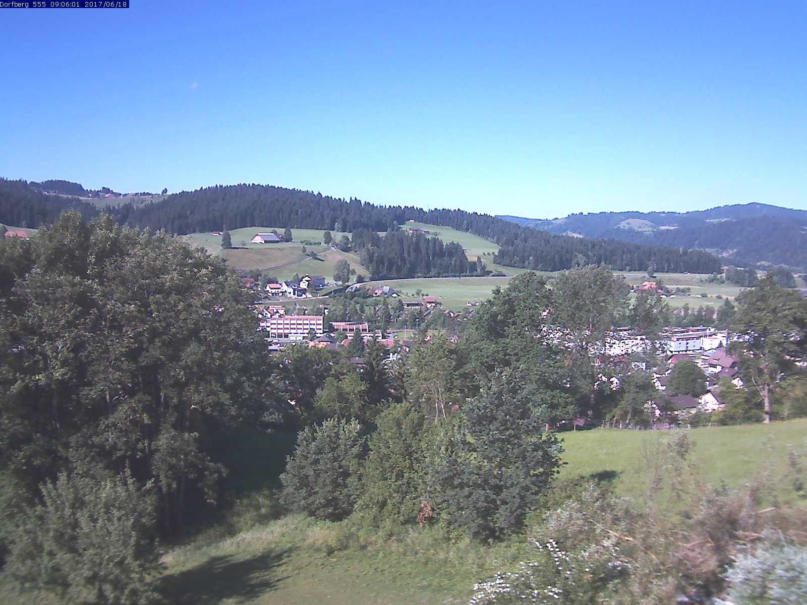 Webcam-Bild: Aussicht vom Dorfberg in Langnau 20170618-090601