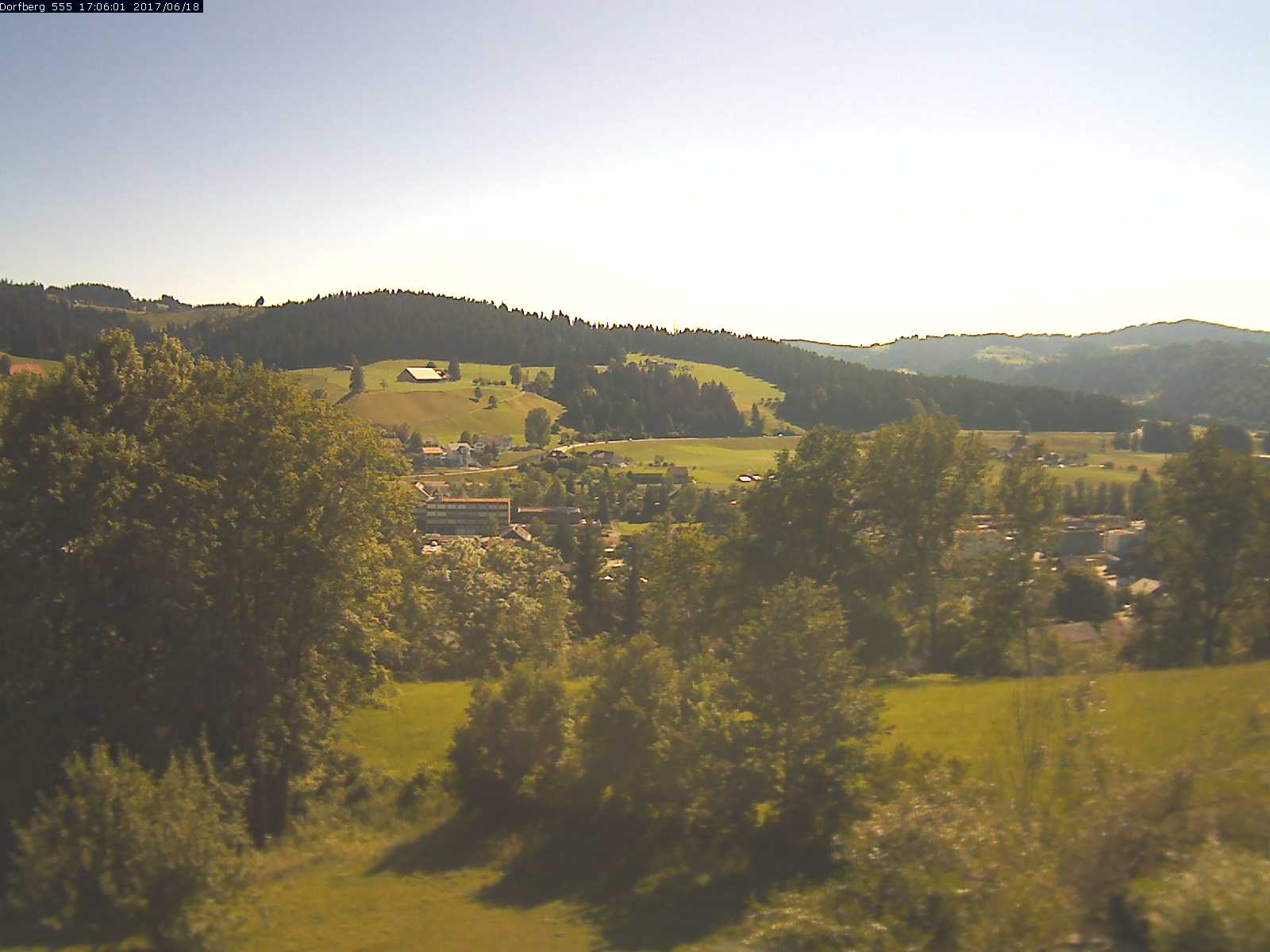 Webcam-Bild: Aussicht vom Dorfberg in Langnau 20170618-170601