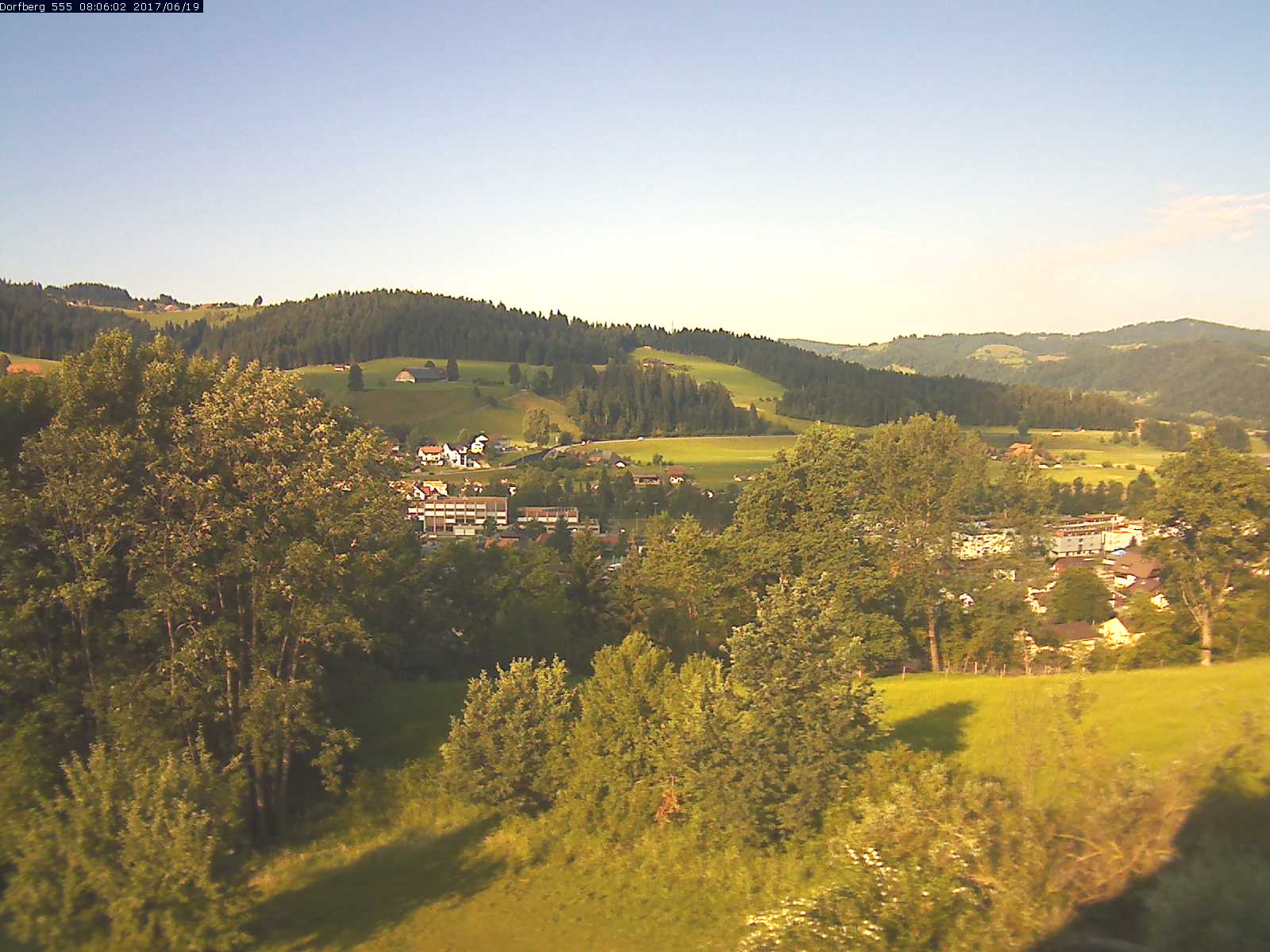 Webcam-Bild: Aussicht vom Dorfberg in Langnau 20170619-080601