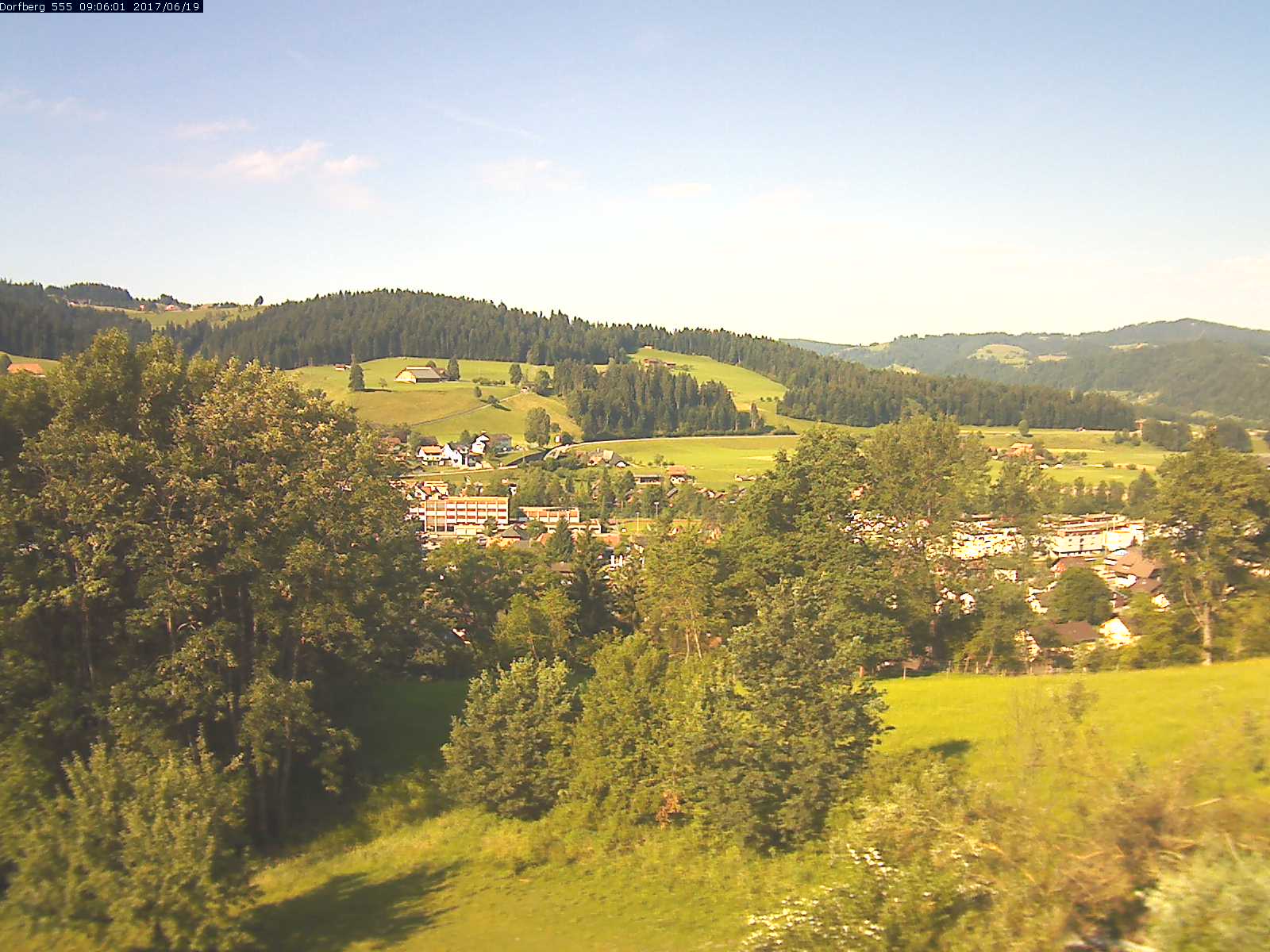 Webcam-Bild: Aussicht vom Dorfberg in Langnau 20170619-090601