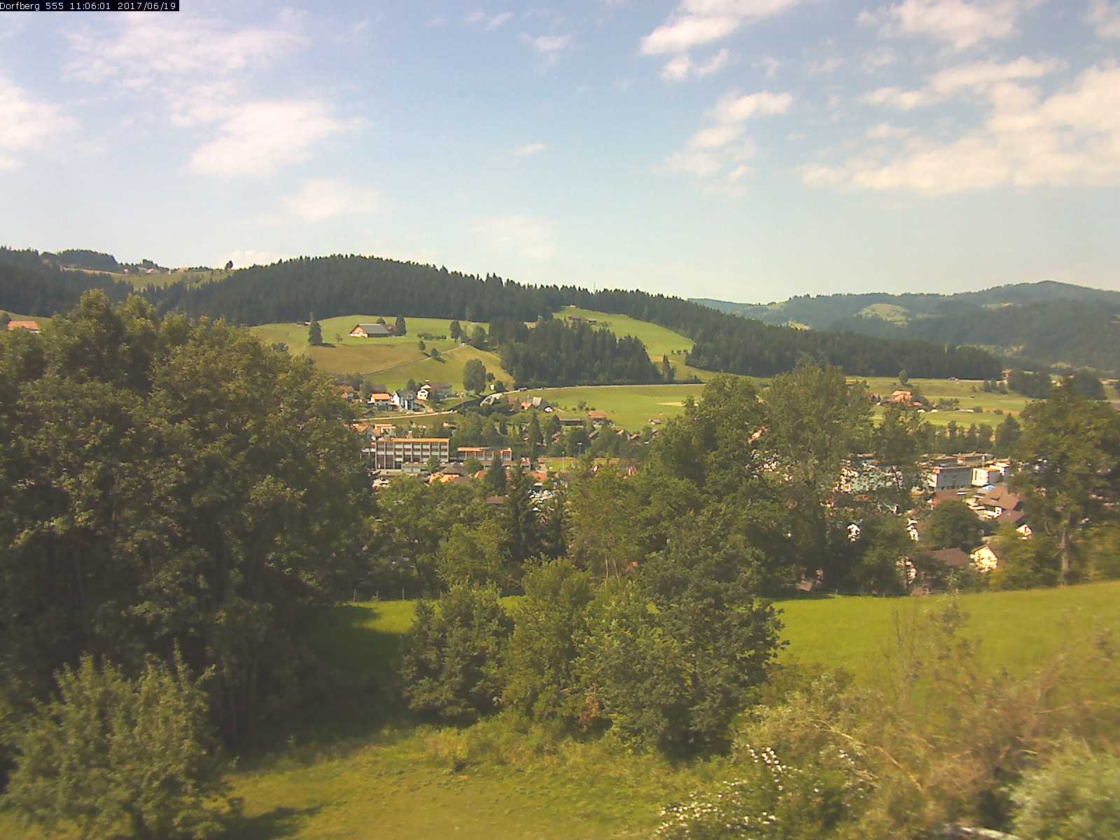 Webcam-Bild: Aussicht vom Dorfberg in Langnau 20170619-110601