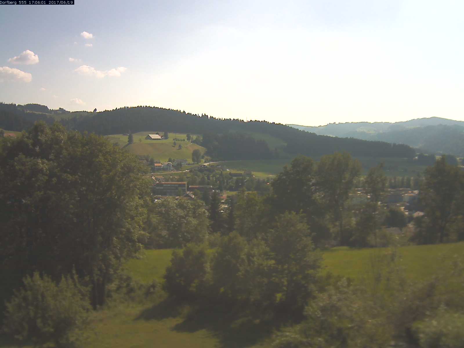 Webcam-Bild: Aussicht vom Dorfberg in Langnau 20170619-170601