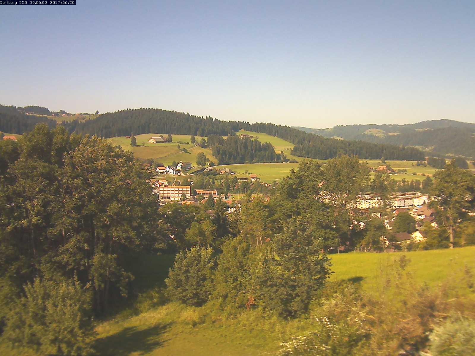 Webcam-Bild: Aussicht vom Dorfberg in Langnau 20170620-090601