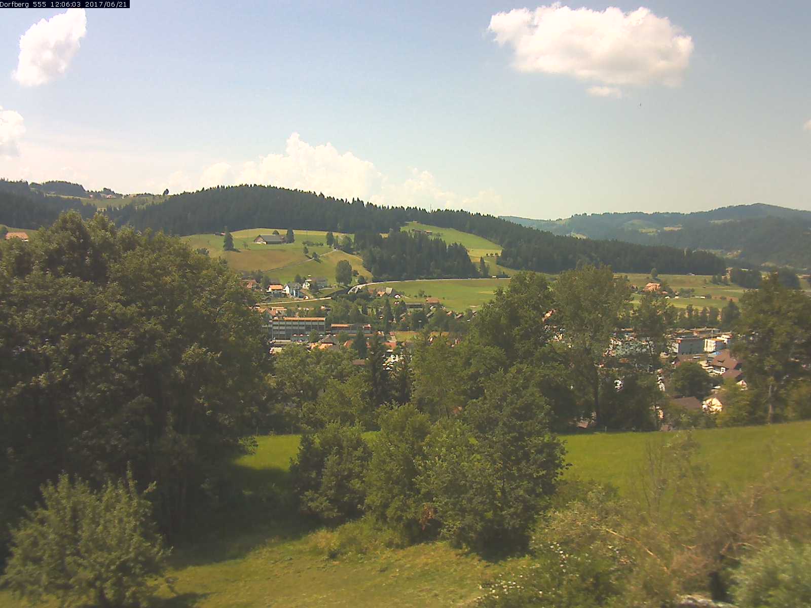 Webcam-Bild: Aussicht vom Dorfberg in Langnau 20170621-120601