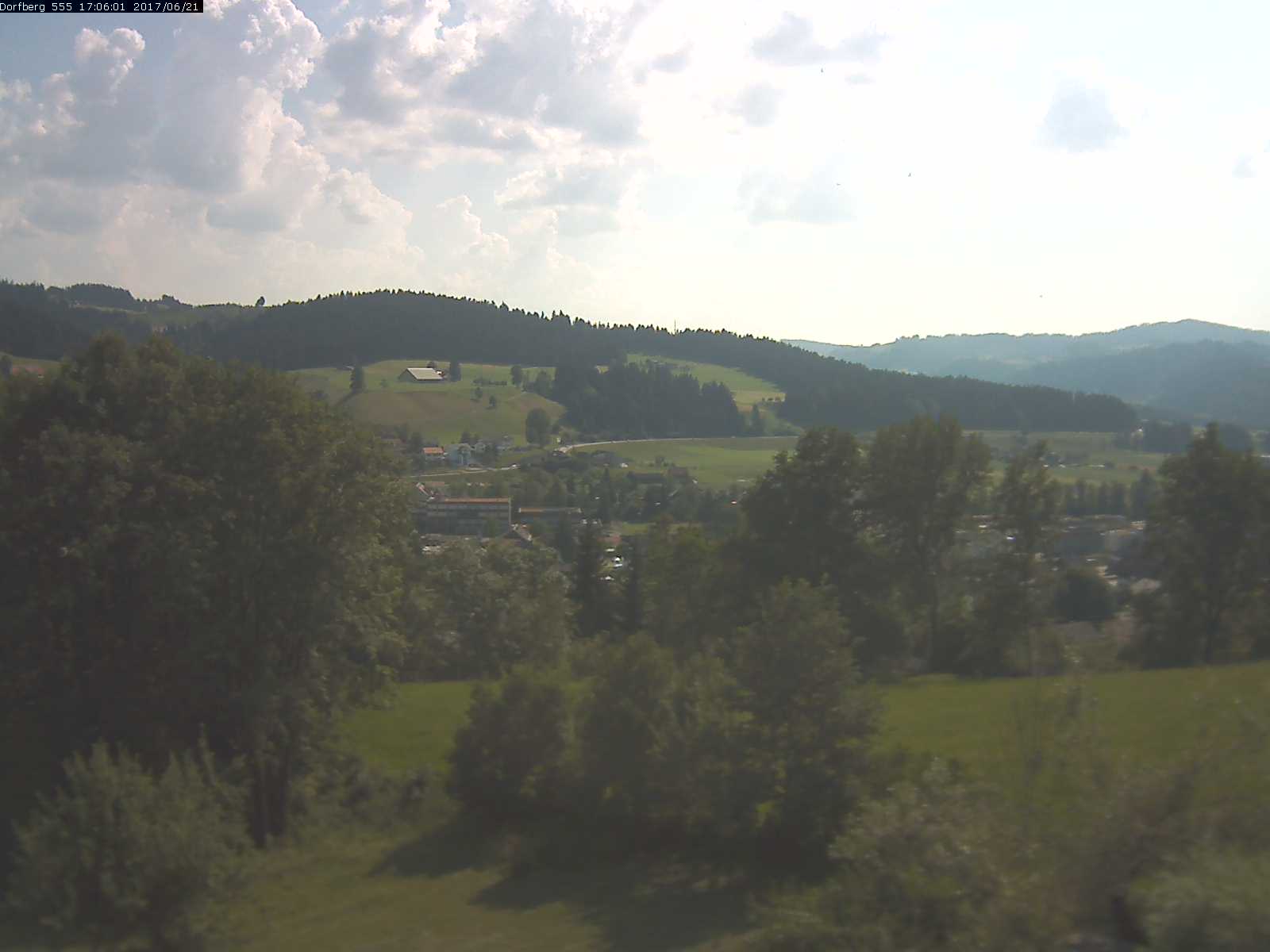 Webcam-Bild: Aussicht vom Dorfberg in Langnau 20170621-170601