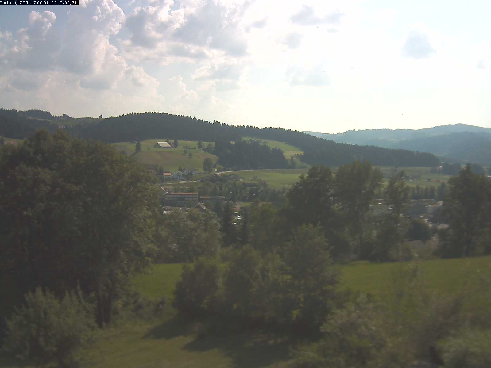 Webcam-Bild: Aussicht vom Dorfberg in Langnau 20170621-170601