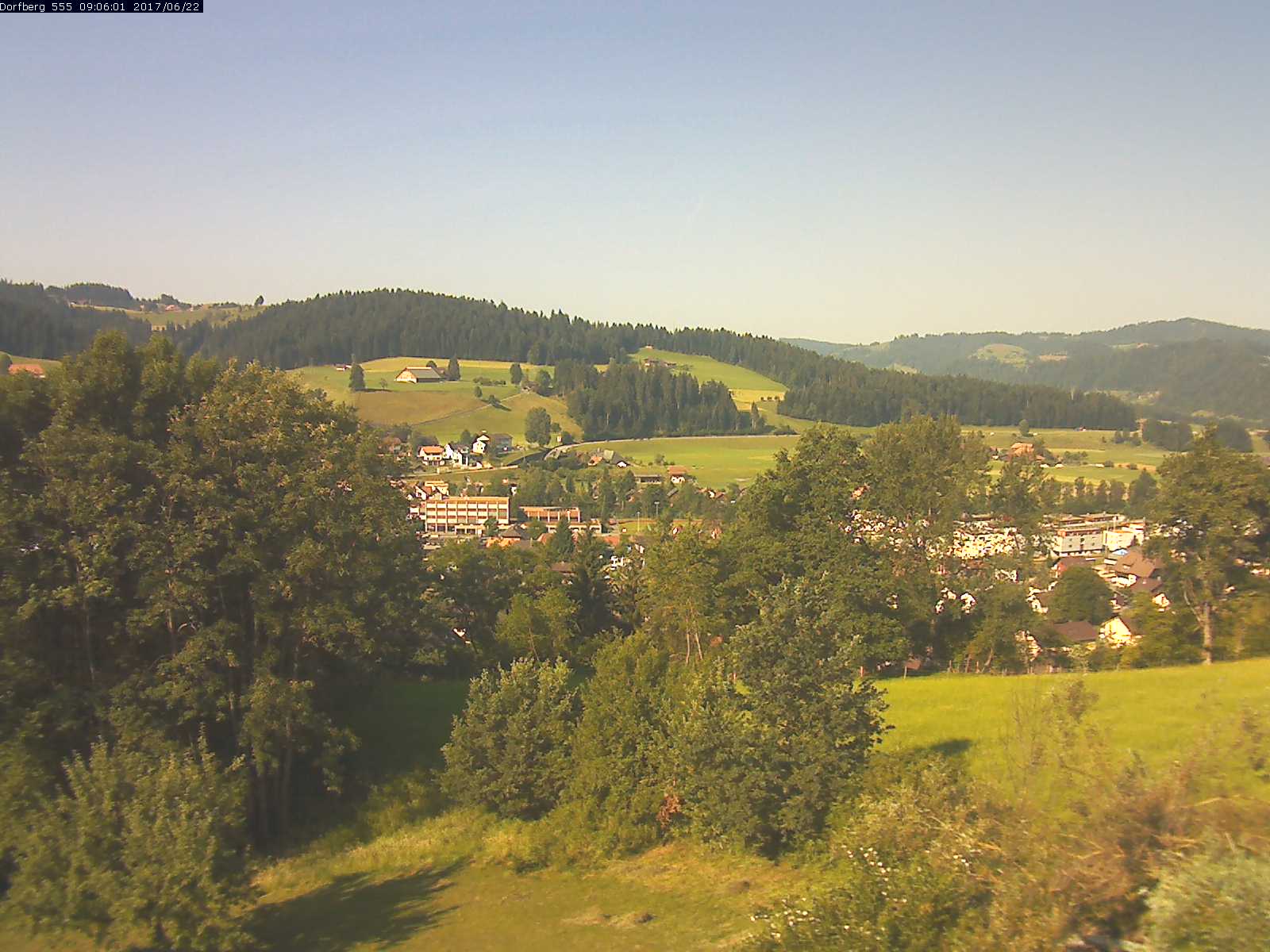 Webcam-Bild: Aussicht vom Dorfberg in Langnau 20170622-090601
