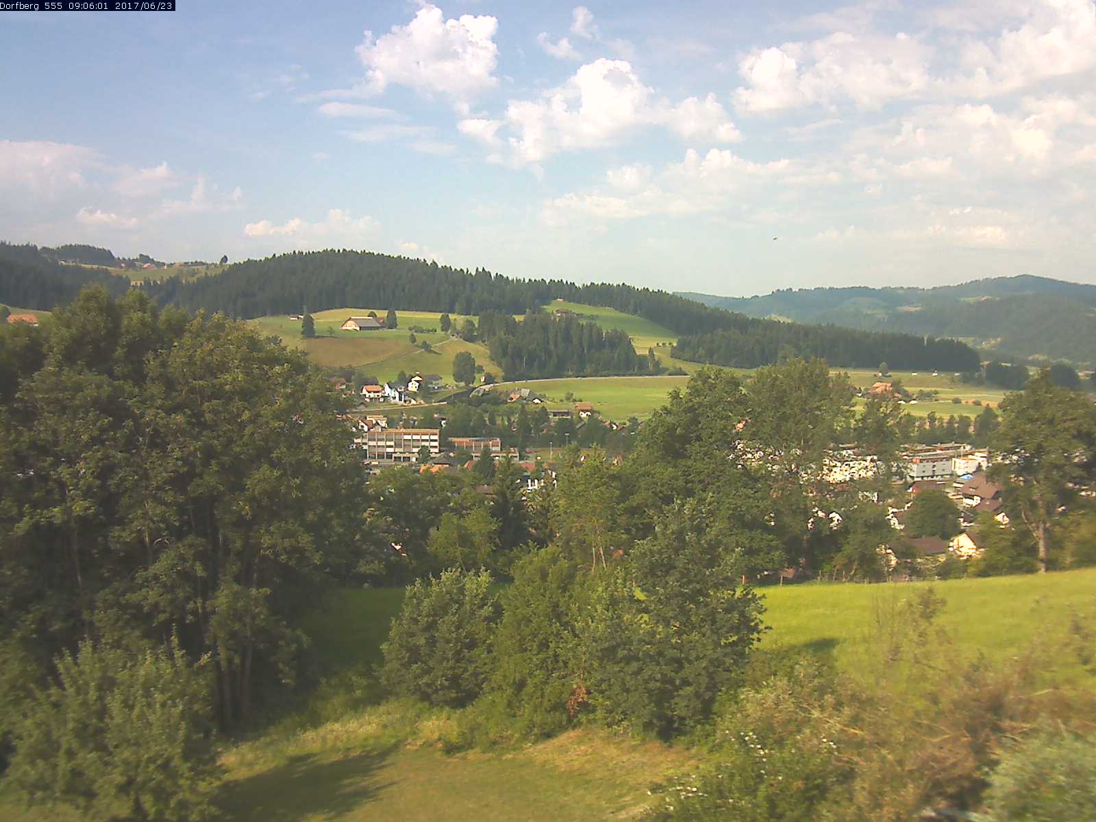 Webcam-Bild: Aussicht vom Dorfberg in Langnau 20170623-090601