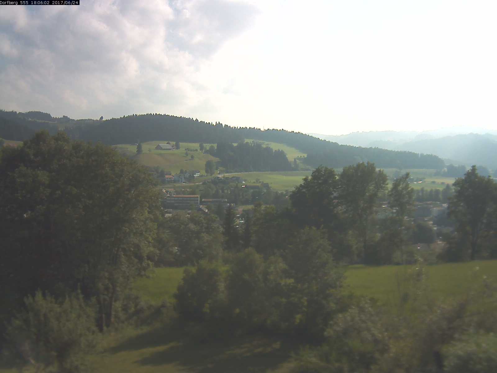 Webcam-Bild: Aussicht vom Dorfberg in Langnau 20170624-180601